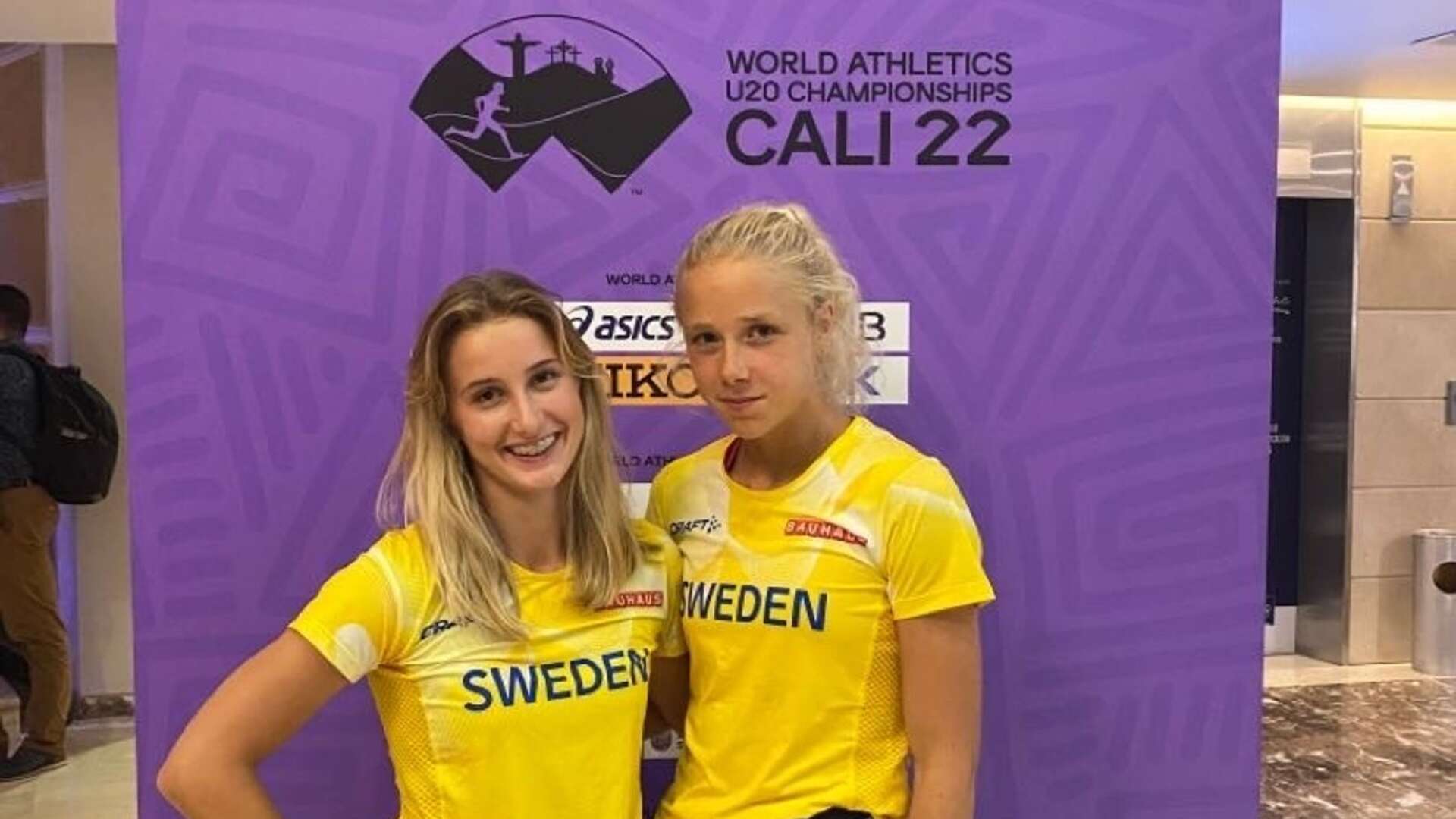 Hanna Karlsson och Lova Perman är på plats i Colombia. 