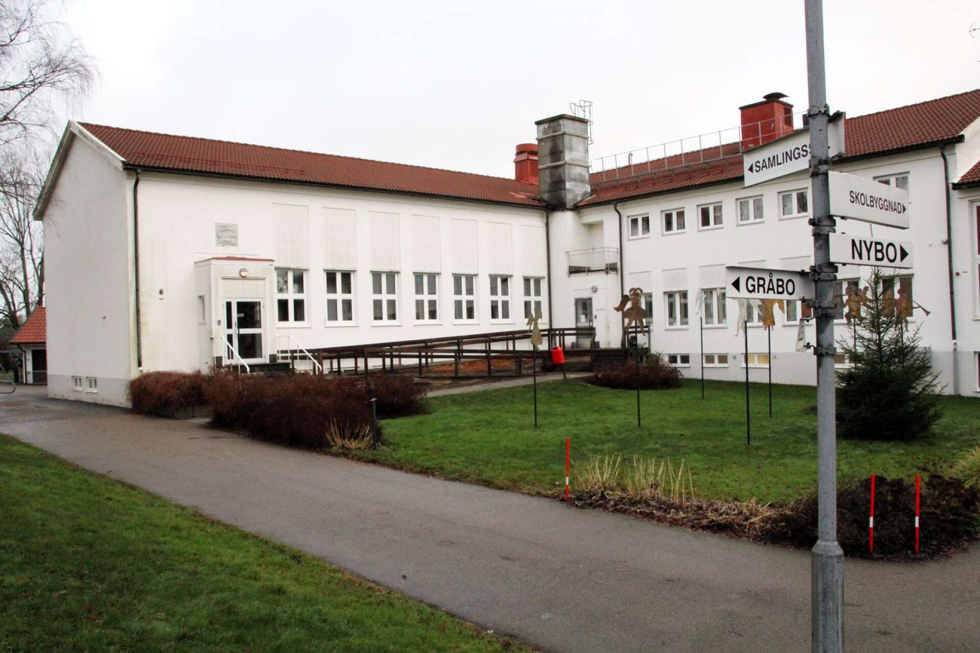 Dalslands Folkhögskola i Färgelanda som författarna av inlägget uppmärksammar. 