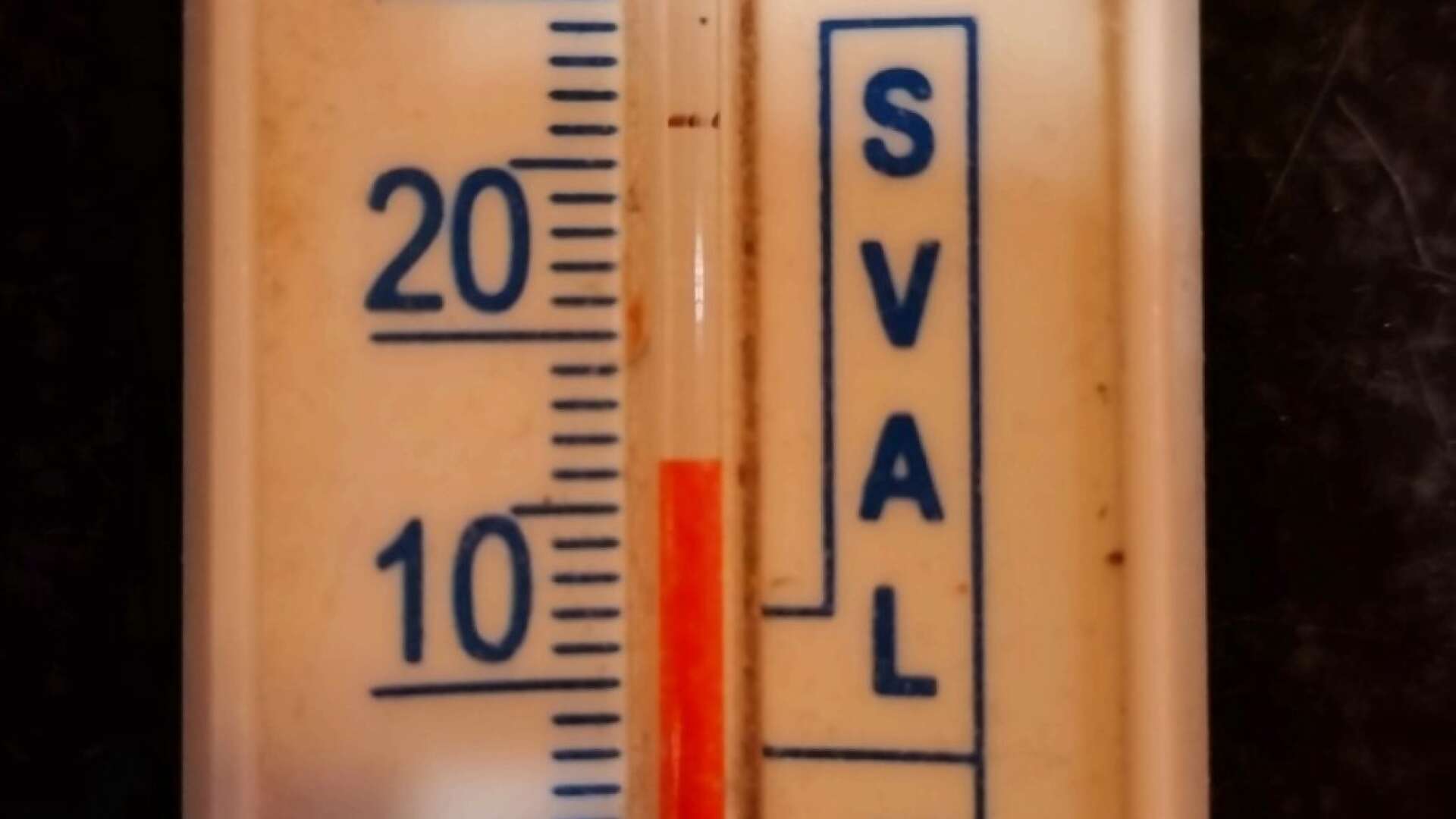 Termometern som visade 16 grader. Foto: Läsarbild