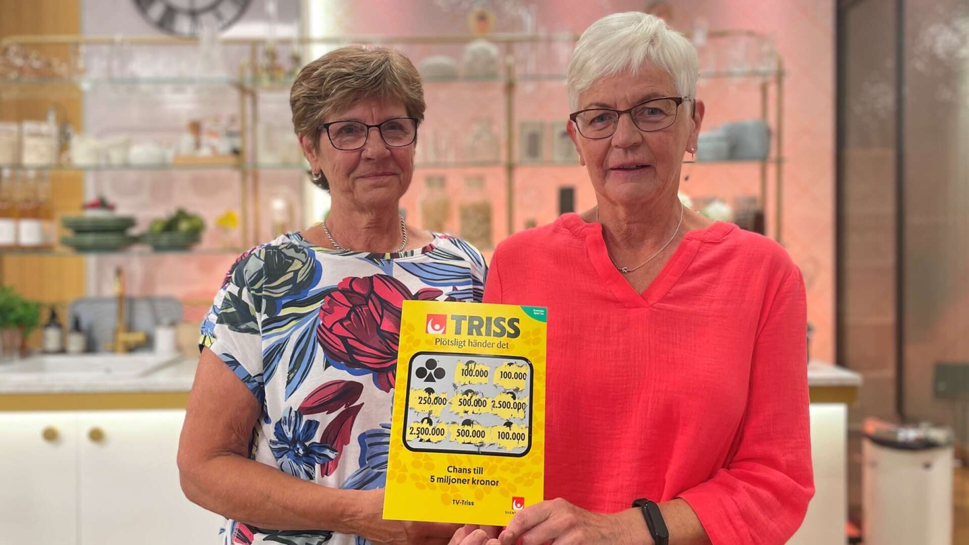 Majken och Inger från Säffle vann 100 000 kronor till sitt kompisgäng när de skrapade Triss i Nyhetsmorgon.