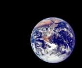 Den blå pärlan (”The Blue Marble”) - vackert foto på Jorden.