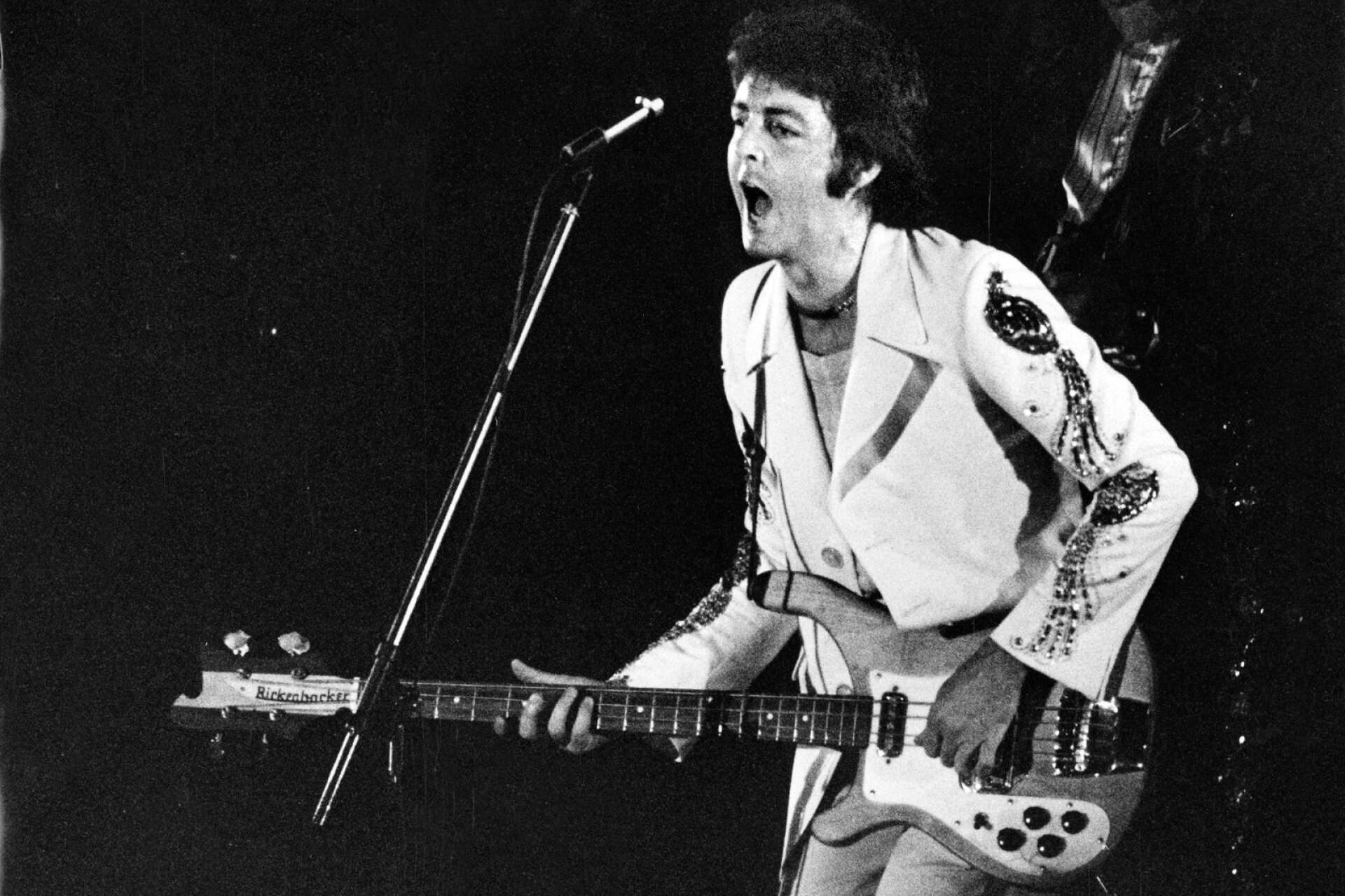 Paul McCartney med gruppen the Wings uppträder inför 27 000 åskådare på stora scenen på Gröna Lund i Stockholm den 7 augusti 1972.