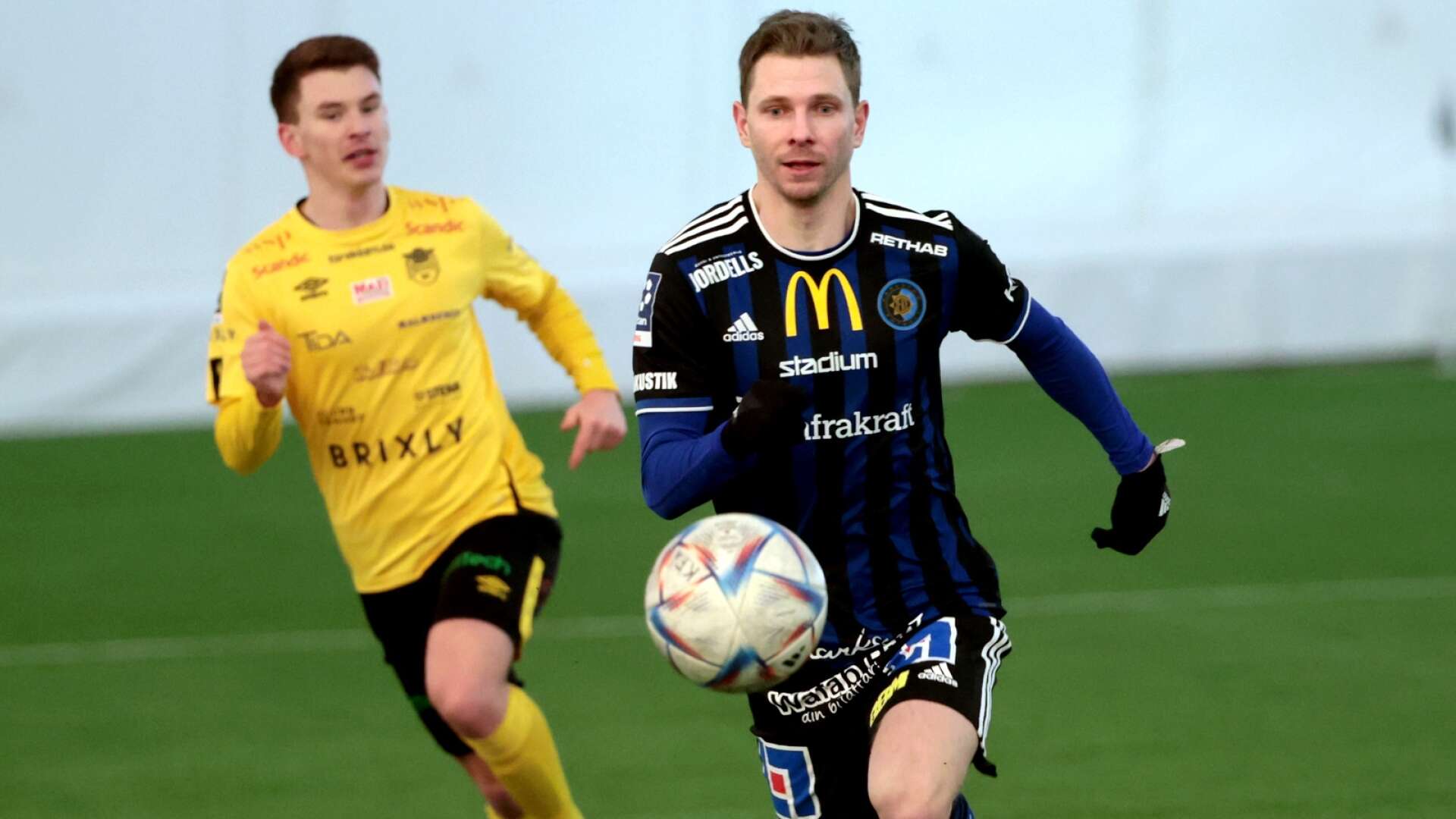 Tidigare Degerforsaren Johan Bertilsson gjorde sin första match med Karlstad i lördagens träningsmöte med Forward.