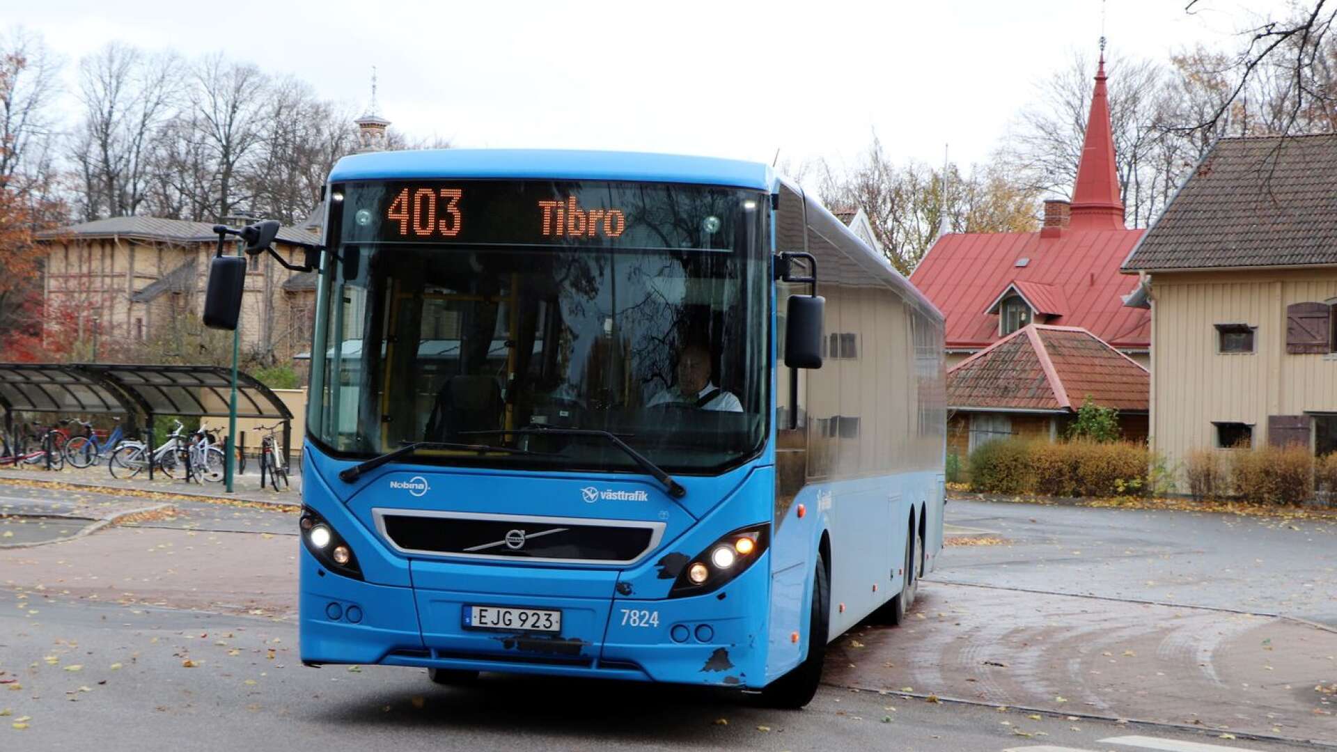 Efter lucia slutar buss 403 trafikera sträckan Hjo–Tibro och resenärerna får åka till grannkommunen via Skövde.