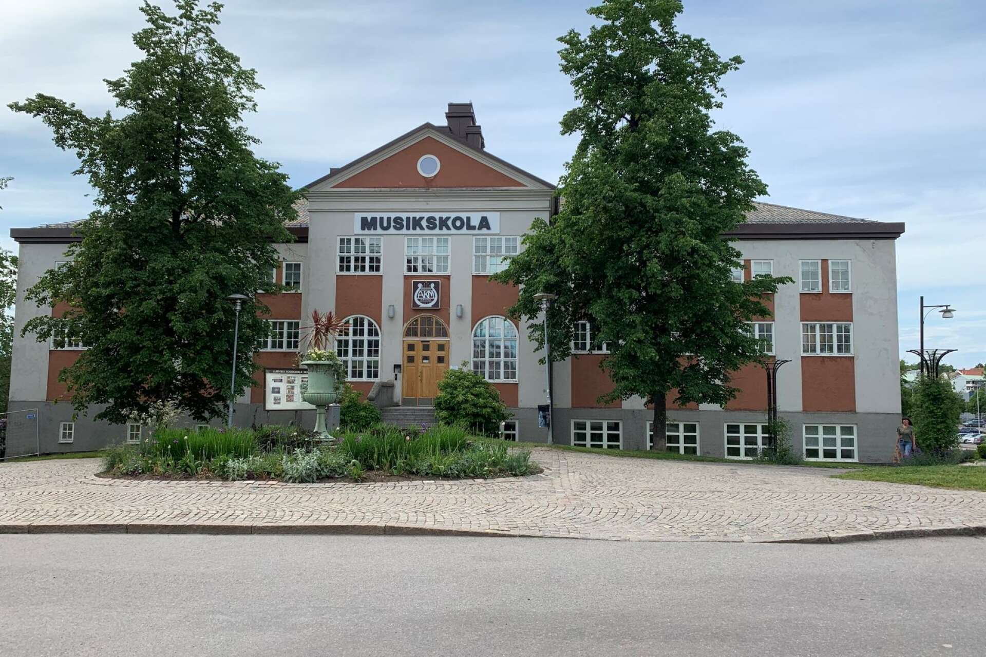 Kommunala Musikskolan i Arvika, byggdes som varmbadhus 1924, har även inrymt bibliotek på andra våningen. Sedan 1988 har kommunala Musikskolan sin verksamhet där.