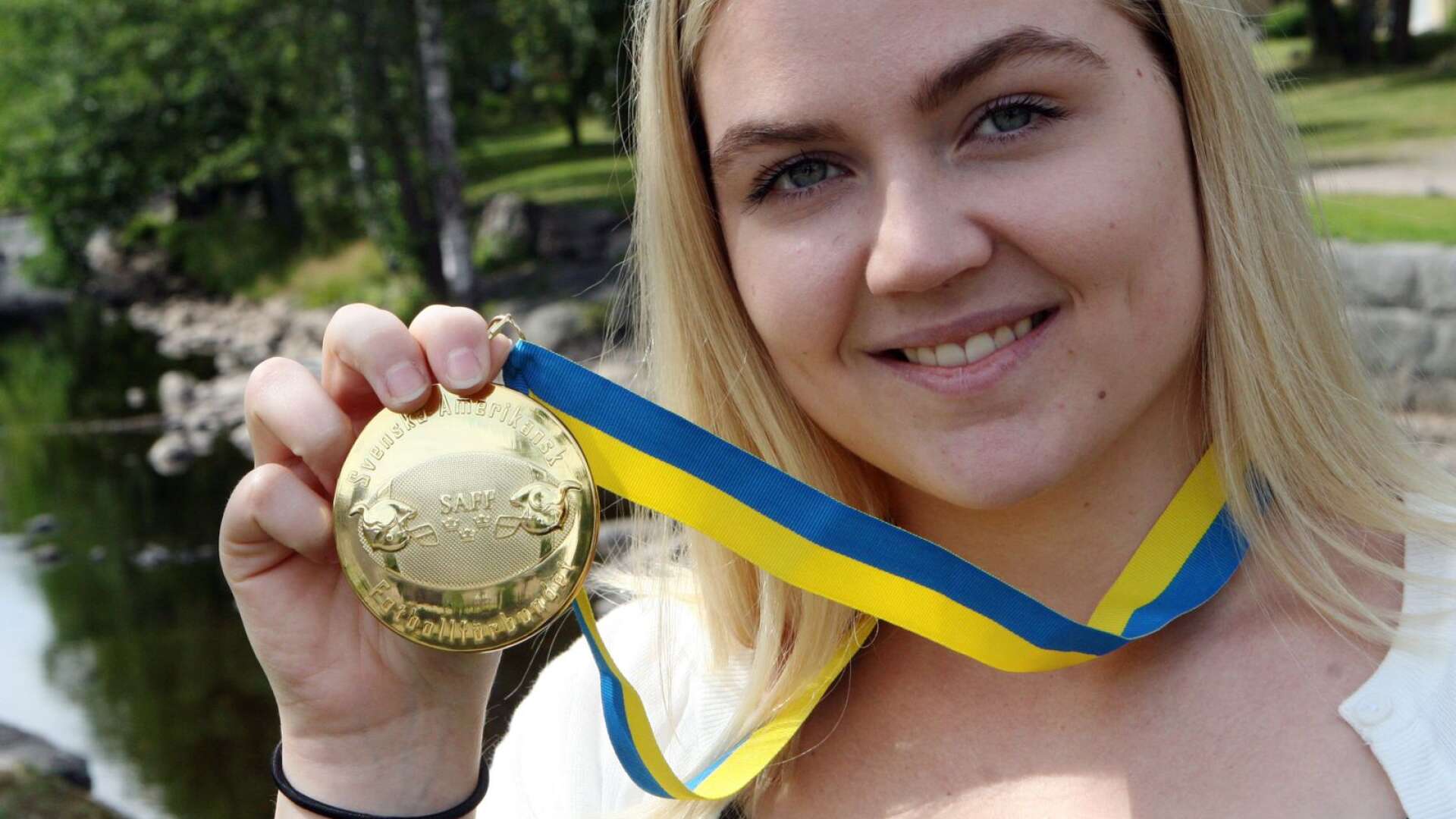 Alma Gustafsson från Filipstad ingick i Carlstad Crusaders lag som tog SM-guld i amerikansk fotboll.