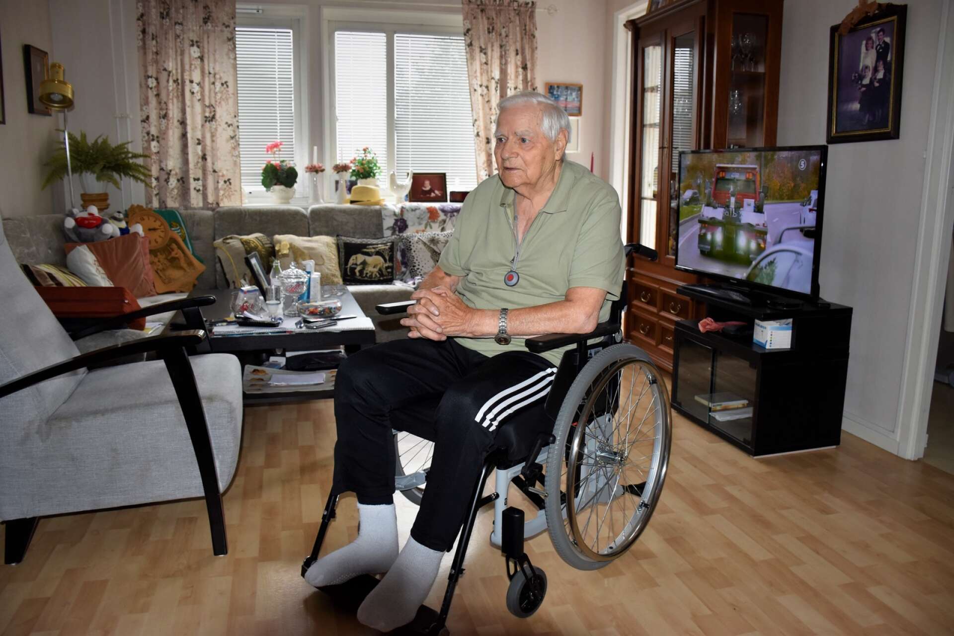 Vid två tillfällen ska 94-årige Lennart Lindbohm ha blivit lovad en plats på korttidsavdelningen Akkva i Arvika, men inte fått någon, det säger sonen Per-Arne Lindbohm. Nu upplever de att det har blivit rörigt när Lennart har fått åka mellan olika ställen i Värmland. 