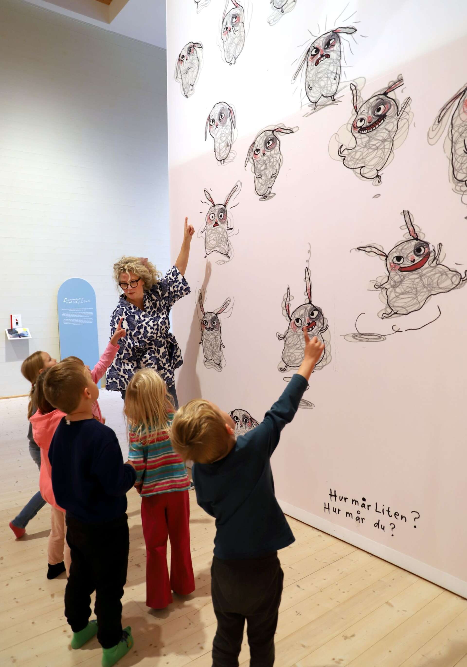 Alla känslor är viktiga. Stina Wirsén och barnen diskuterar känslor utifrån några av hennes teckningar.