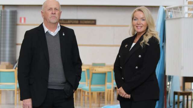 Lars-Göran Zetterlund (C) är vice ordförande i kommunstyrelsen i Hällefors kommun medan Cecilia Albertsson (M) är kommunstyrelsens ordförande.