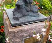 När Perssons gränd blev gågata fick Holger Andersson skulptur Lekande björnungar sin plats där.