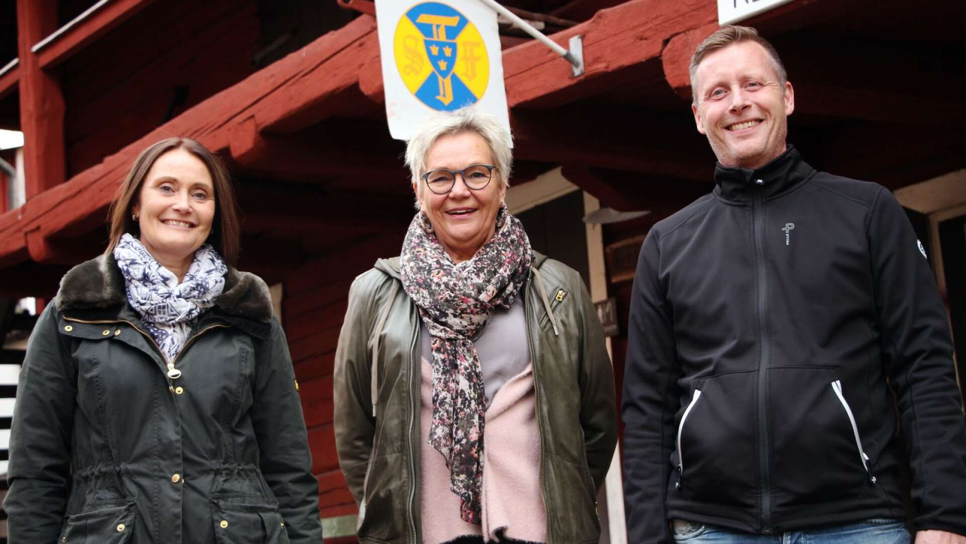 Jeanette Axelsson och Jonas Lindborg tar över driften vid vandrarhemmet efter Carina Andersson som slutar efter 13 år.
