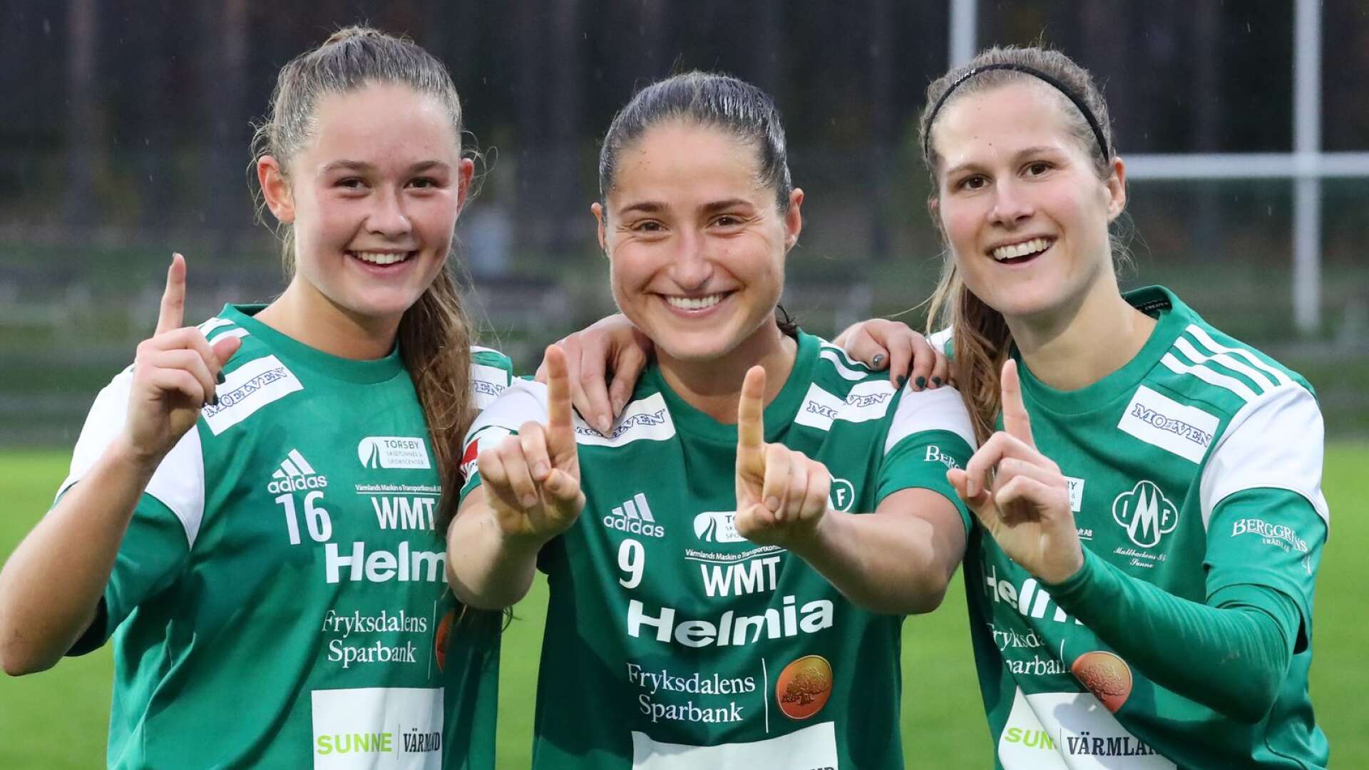 Mallbacken gjorde fyra baljor och vann hemma mot Älvsjö. Från vänster: Svea Rehnberg, Irvina Bajramovic och Sarah Bergman.