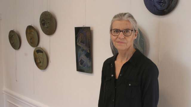 Karin Lööf firar 40-årsjubileum som keramiker i år och ställer ut i Arvika.