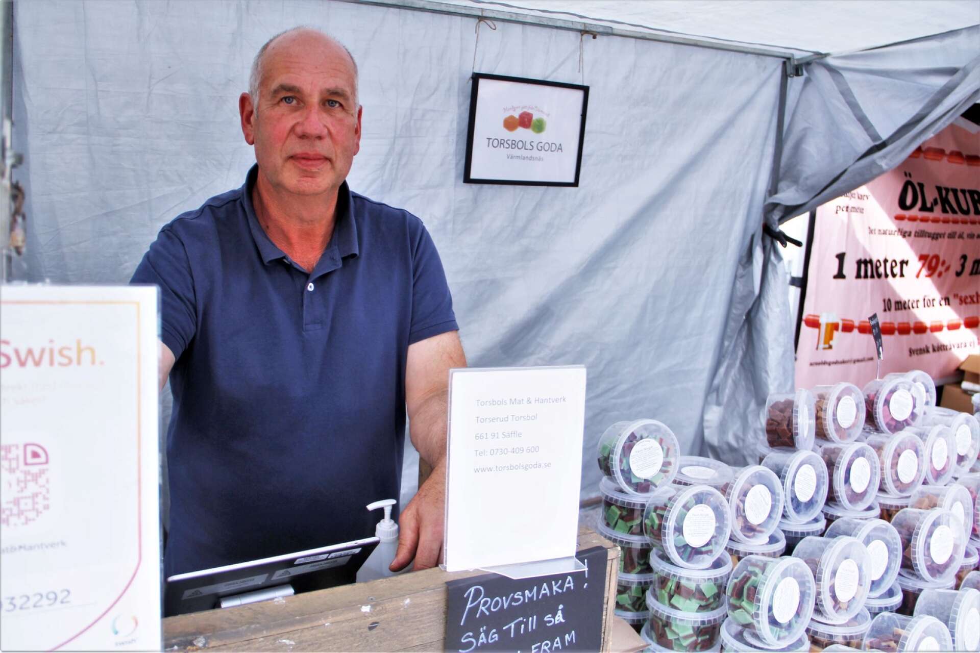 Gunnar Johansson från Torsbol på Värmlandsnäs sålde hantverksmässigt tillverkat godis hela dagen och kvällen.