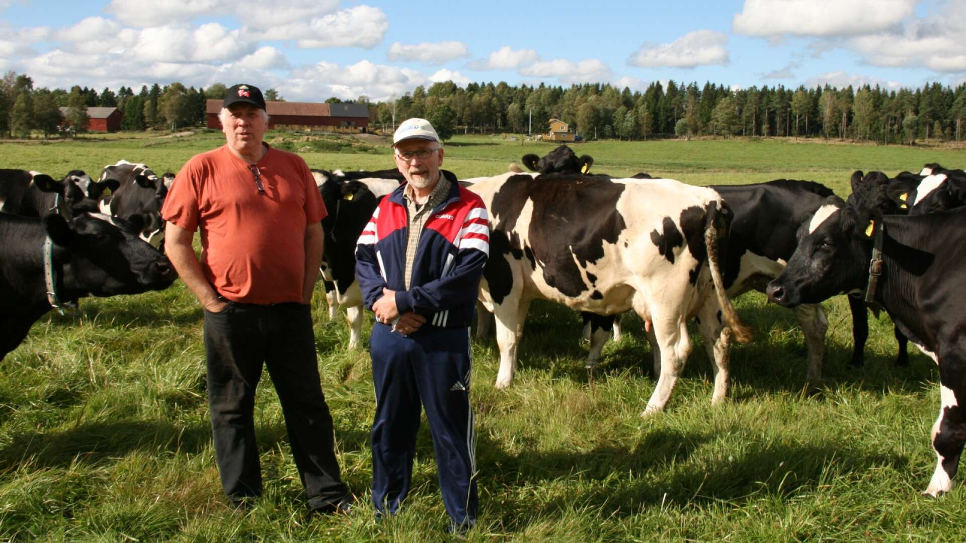 Kent och Stig Karlsson har under många år bedrivit jordbruk med mjölkbesättning på gården Bärke.