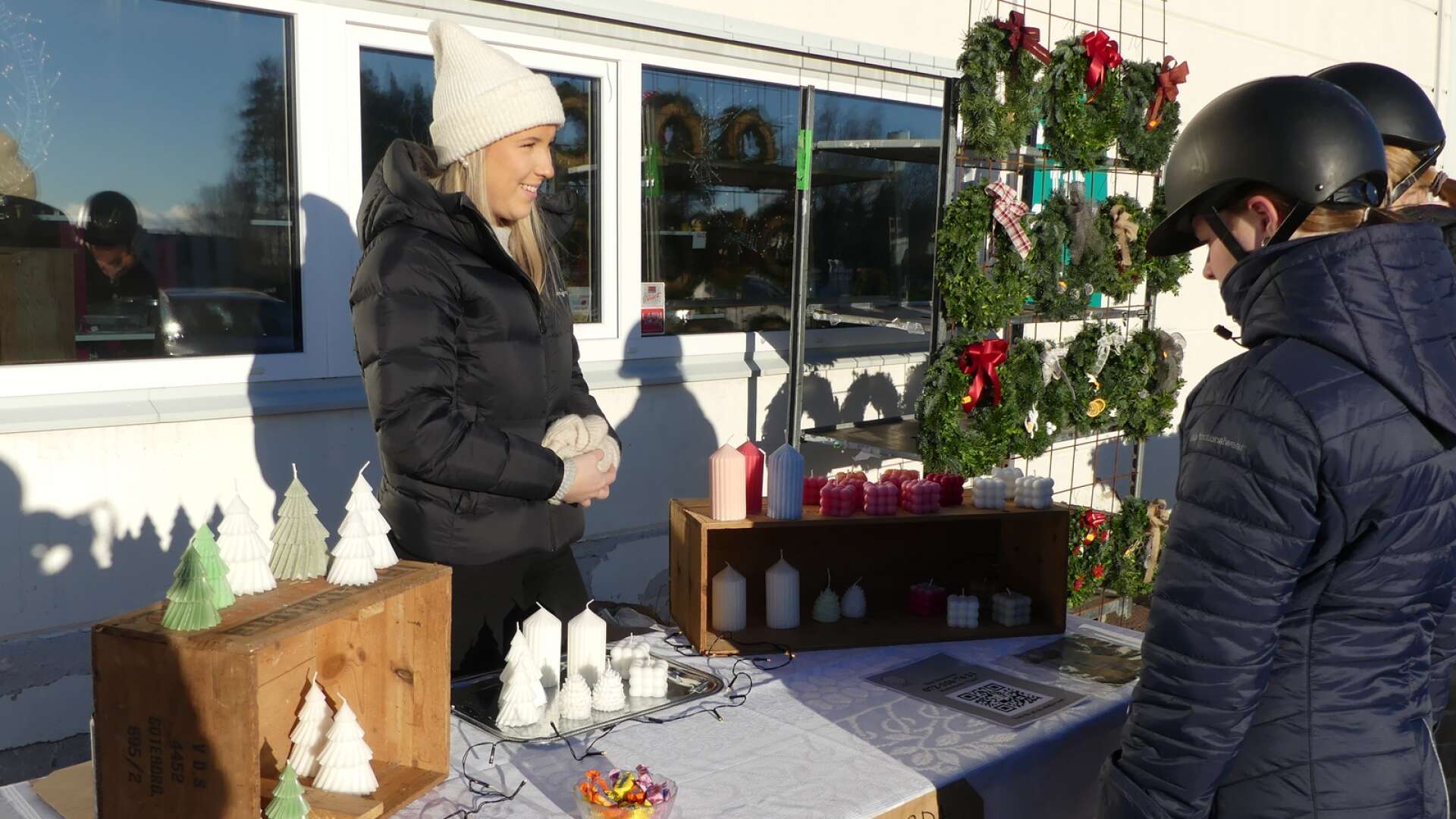 Nytt koncept med jul på Kvarnhjulet secondhand lockade många besökare under lördagen.