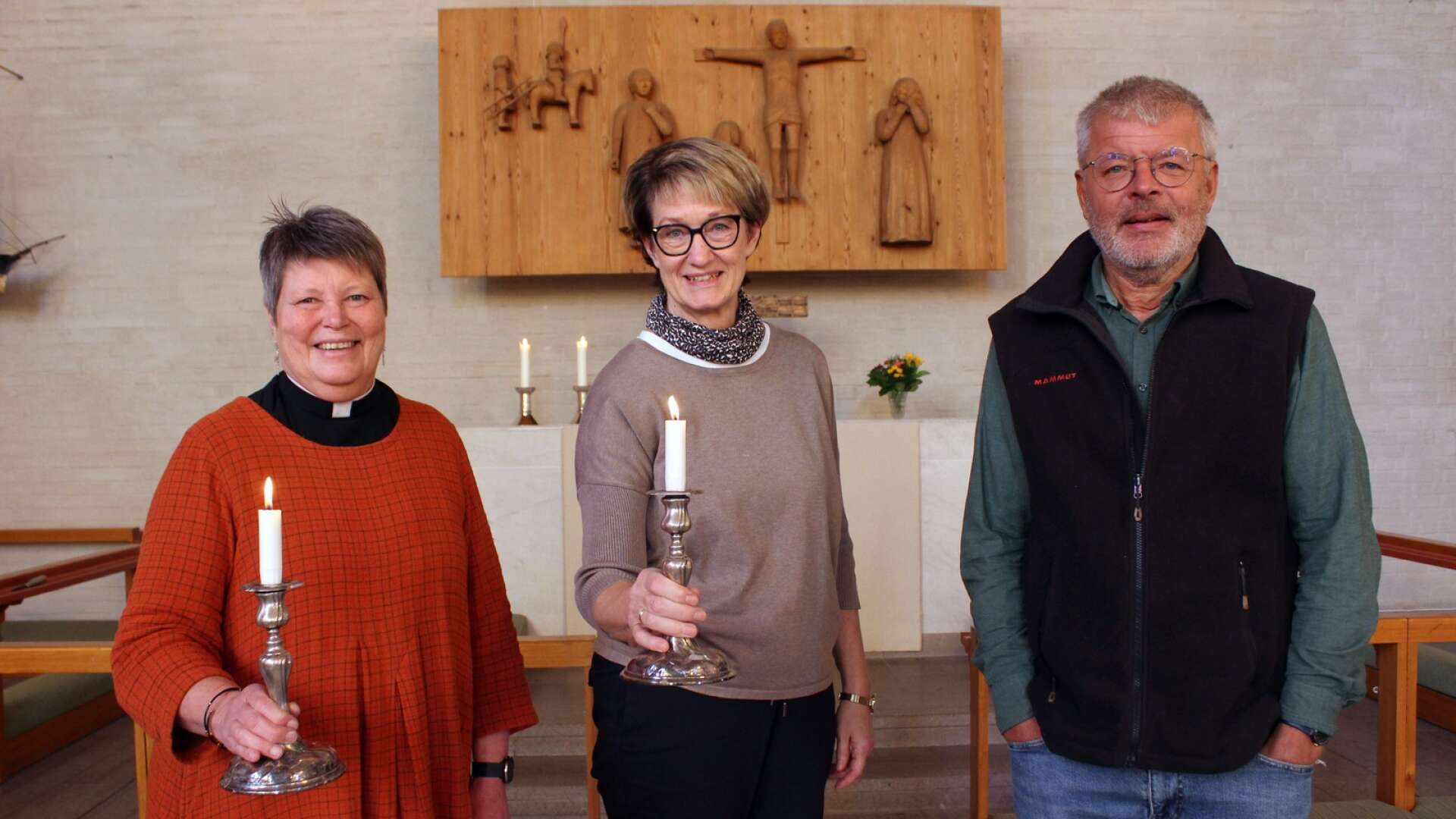 Säffle-mässan har premiär den 22 oktober i Säffle kyrka. På bilden Lena Skoting, kyrkoherde, Cecilia Rogne, ordförande i kyrkorådet, och Putte Grötting, som kom med idén. 