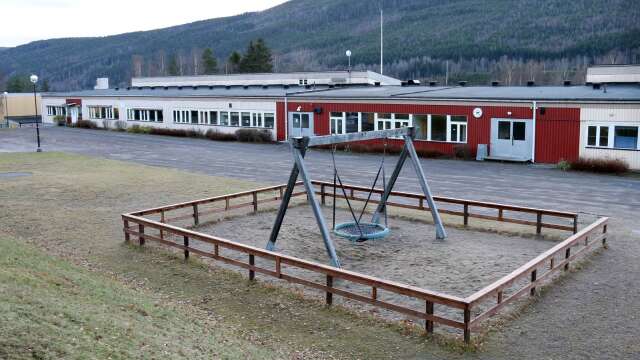 Kvistbergsskolan i Sysslebäck inhyser idag lite drygt 130 elever genom hela grundskolan och stod färdig 1962.