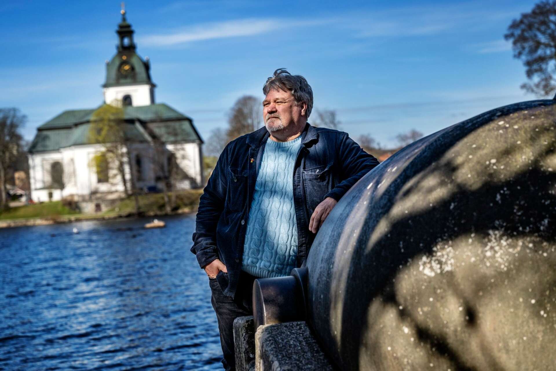 Anders Nilsson ställer sig kritisk till hur den politiska majoritet har hanterat frågan om Folkets hus i Filipstad, liksom kritisk till att oppositionen tycks sitta tyst.