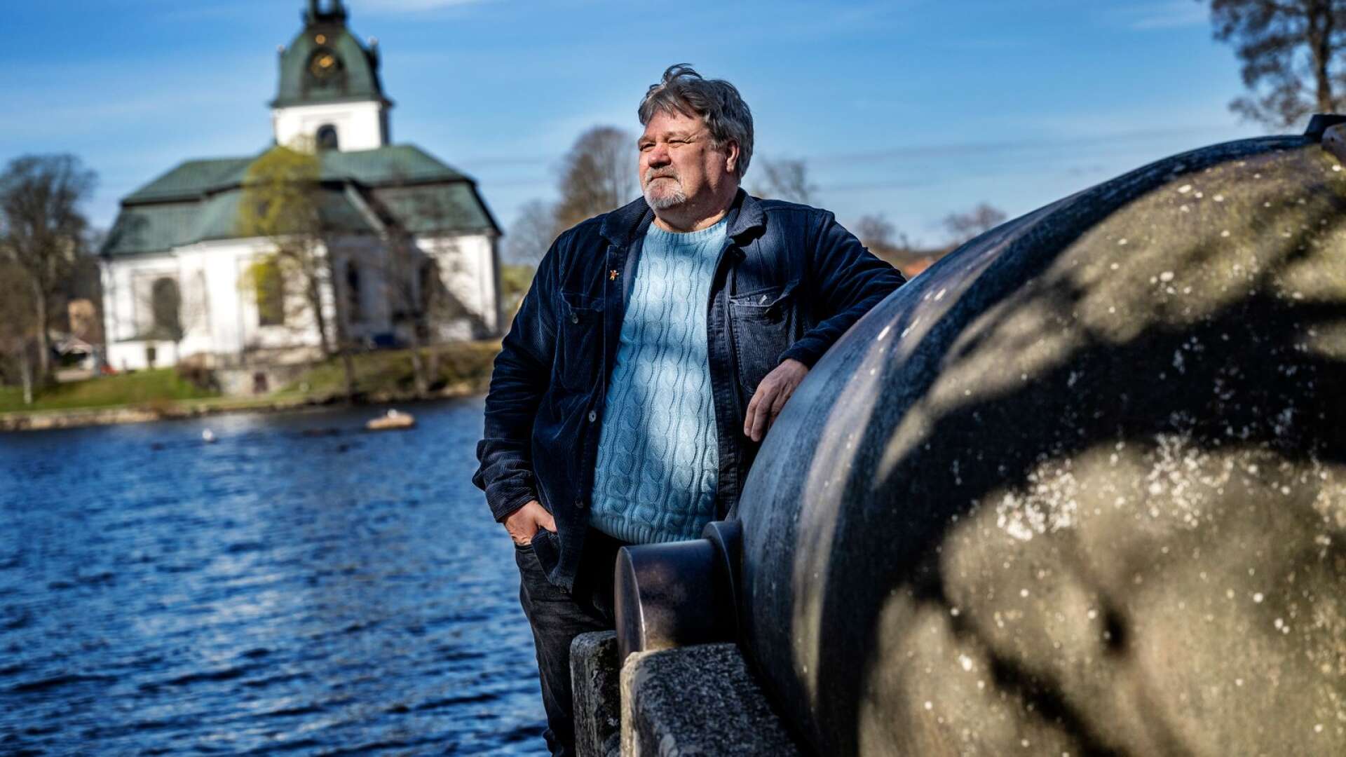 Anders Nilsson ställer sig kritisk till hur den politiska majoritet har hanterat frågan om Folkets hus i Filipstad, liksom kritisk till att oppositionen tycks sitta tyst.