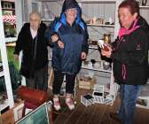 Systrarna Linda, Annika och Anita Nykvist från Karlskoga gillar loppmarknader och i synnerhet de som hålls på Berget.