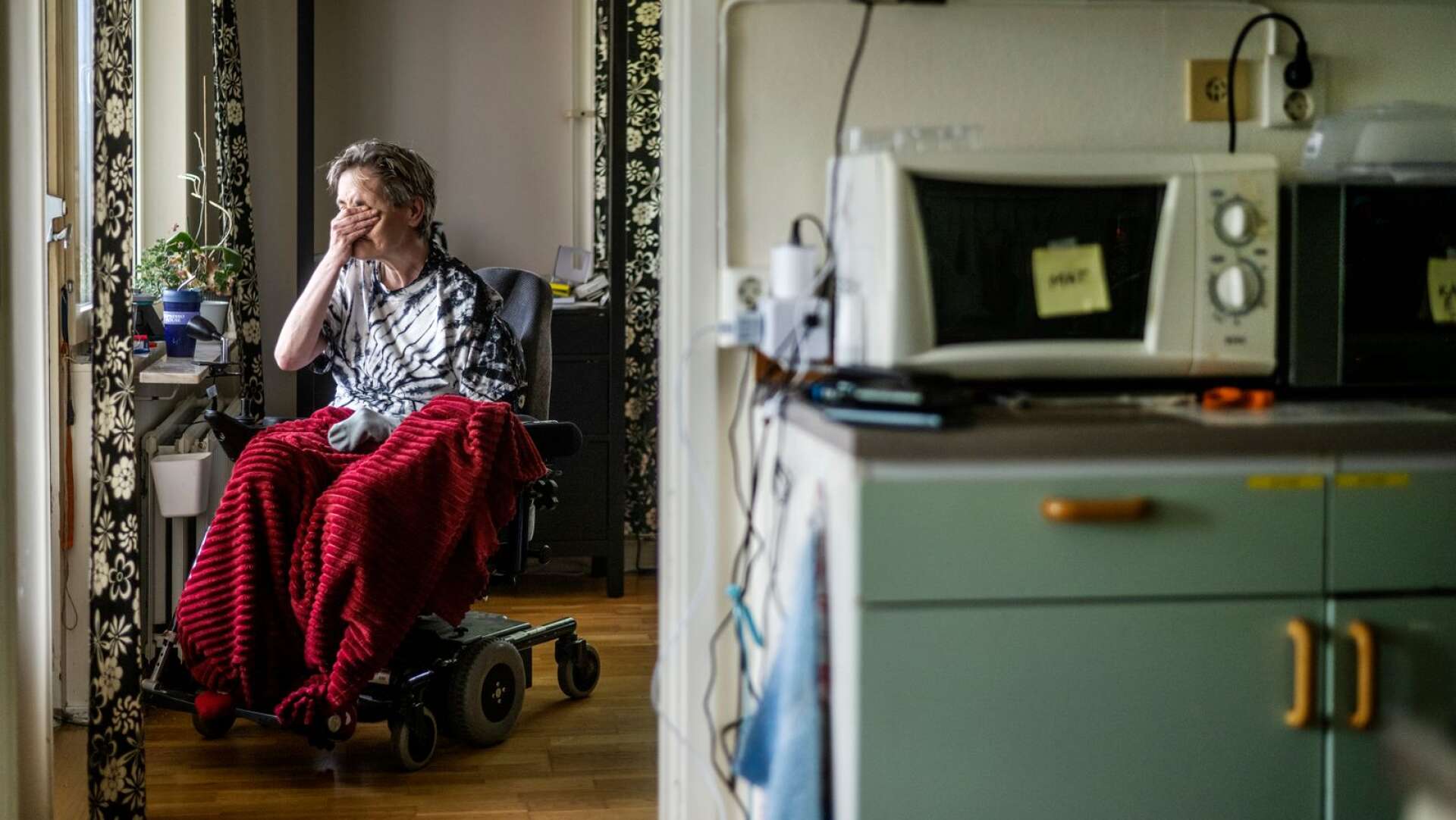 ”Man måste vara frisk för att orka vara sjuk” sa sjukpensionären Anneli Jonasson som krävdes på 9,3 miljoner av Försäkringskassan i återbetalning av felaktigt utbetalad assistansersättning. 