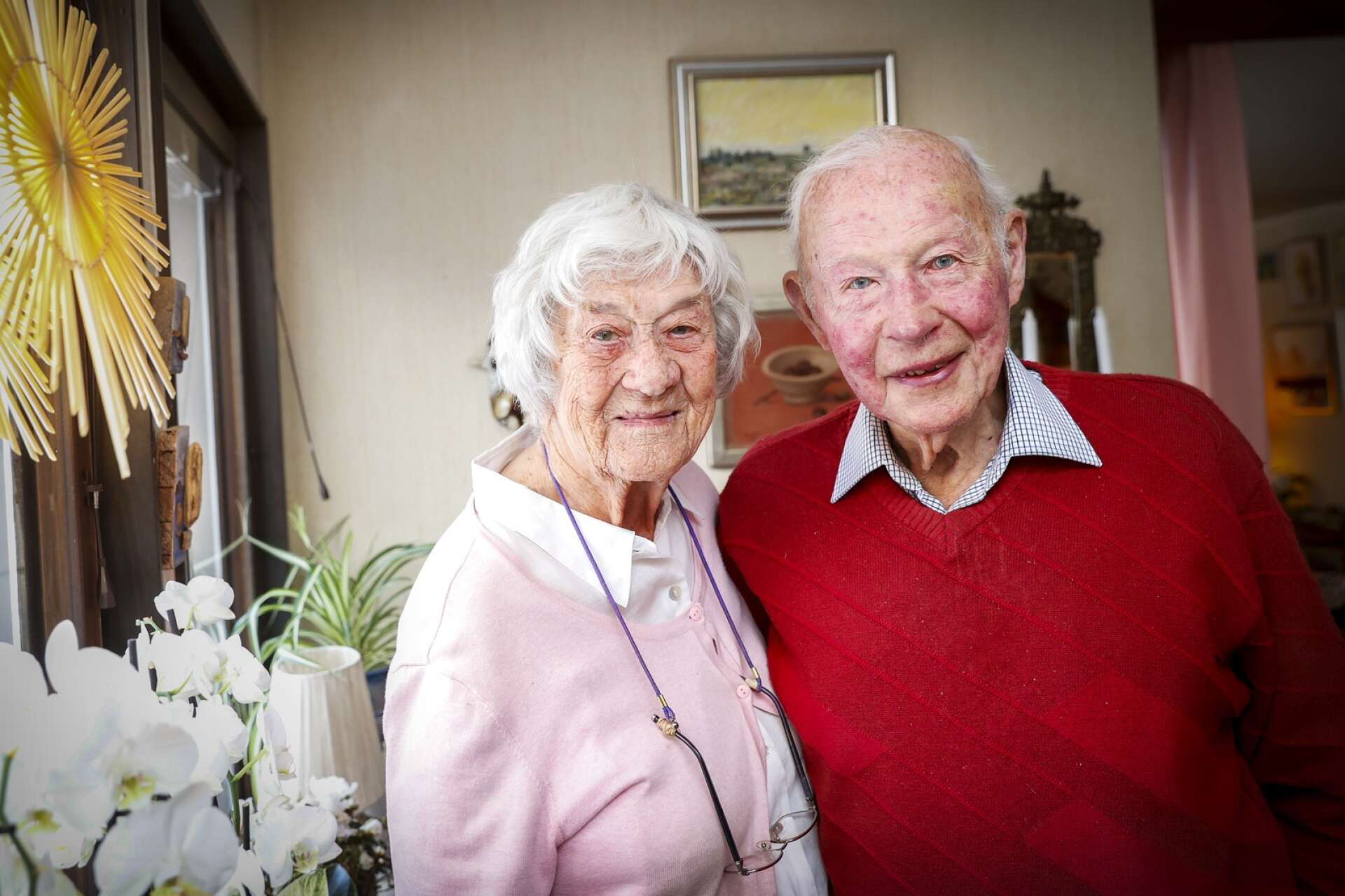 Ing-Marie och Ingvar Wahlqvist har hållit kärleken levande sedan de möttes 1947.  ”Det gäller att vara nyfiken på livet men samtidigt inse att man inte är viktigast på jorden”, säger de. 