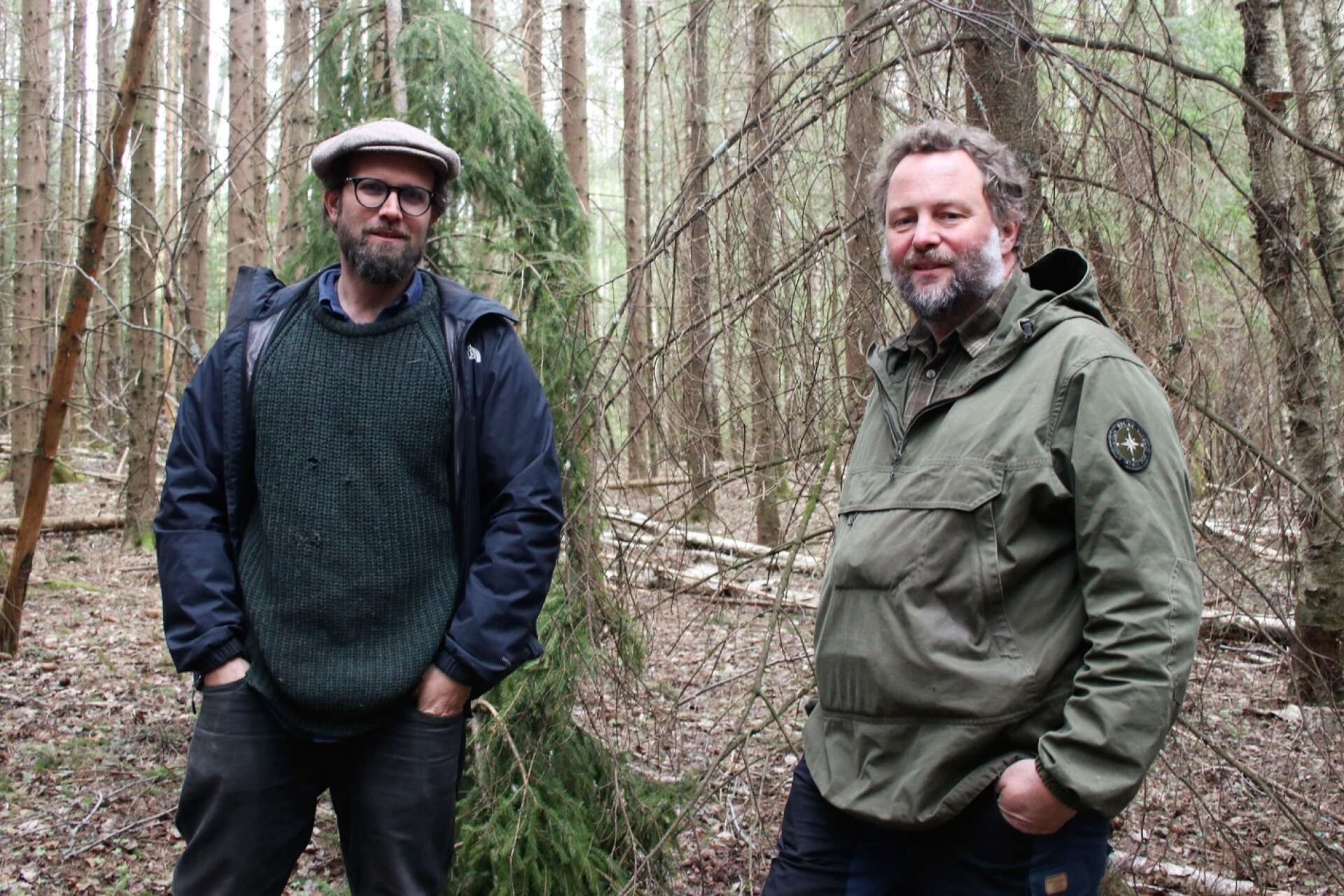 Markägaren Karl Hallberg och Martin Jentzen från Hedekas, som är frilansande konsult inom naturnära skogsbruk.