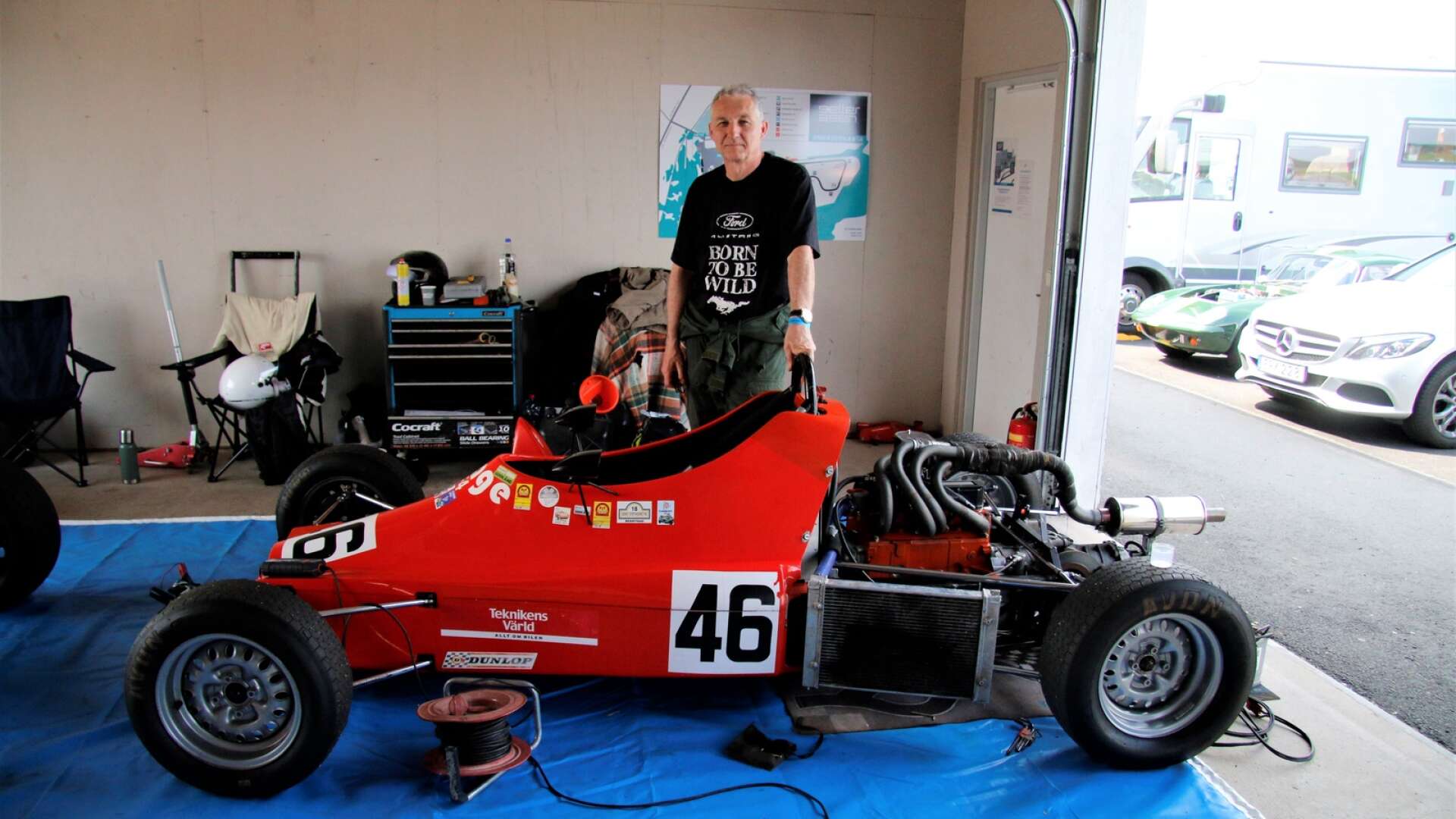 Velodromloppet på Gelleråsen 2021 avgjordes i helgen. Anders Öberg, som bor i Degerfors, kom till start. Här har han delvis plockat isär sin bil, som han byggt själv.