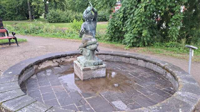 Fontänen Daphne i Rådhusparken har varit avstängd sedan i somras. Arkivbild.