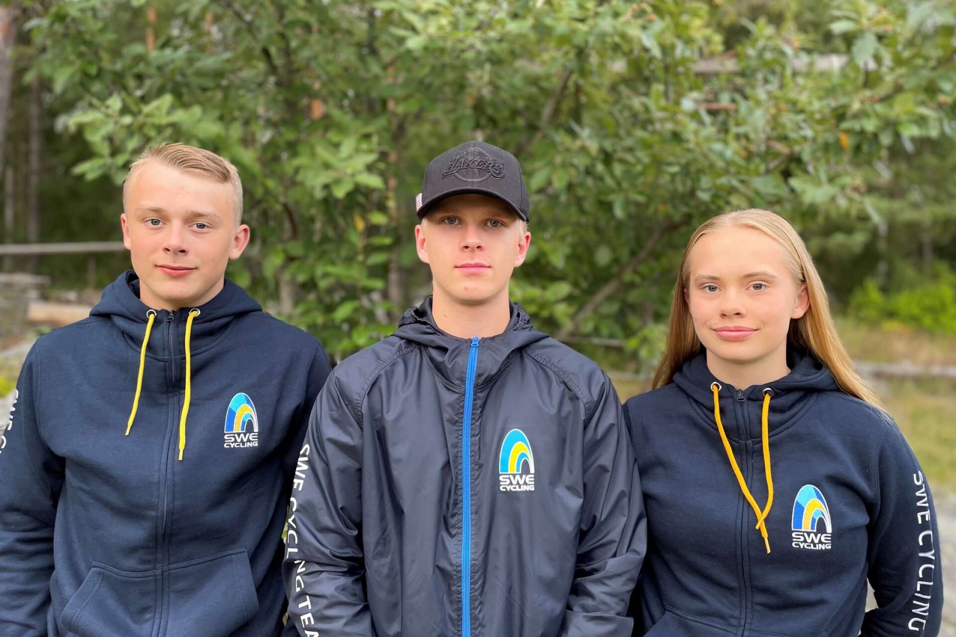 Arvikacyklisterna Ludvig Andersson, Oskar Bäckman och Hilda Andersson är laddade inför trial-VM.