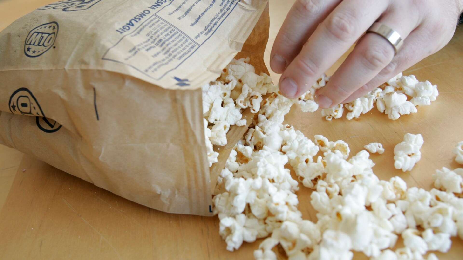 Perfluorerade ämnen kan finnas i olika matförpackningar, till exempel popcorn-påsar. 