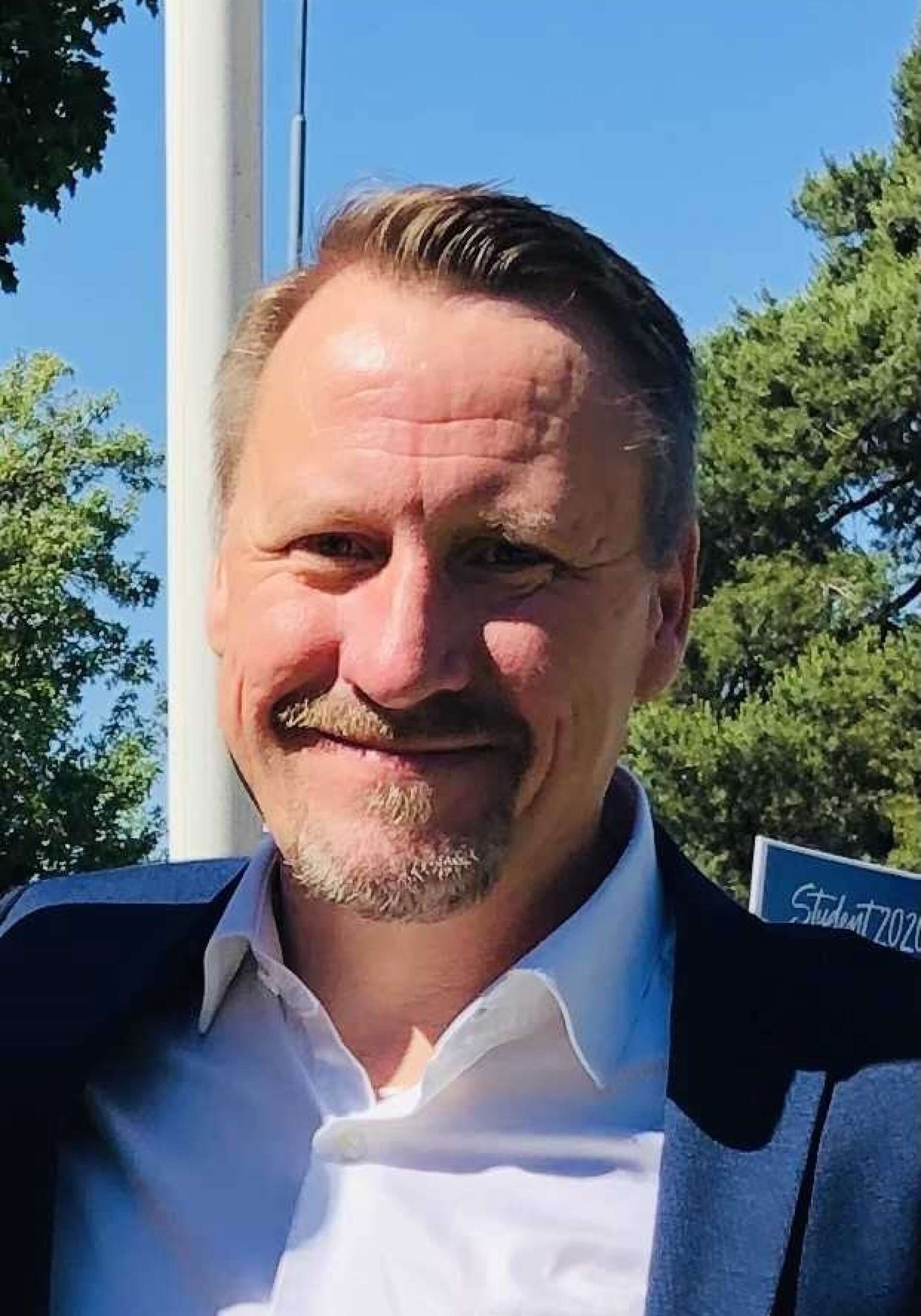 Magnus Ådén lämnar tjänsten som servicechef i Degerfors kommun och blir kommunchef, fast i en annan kommun. 