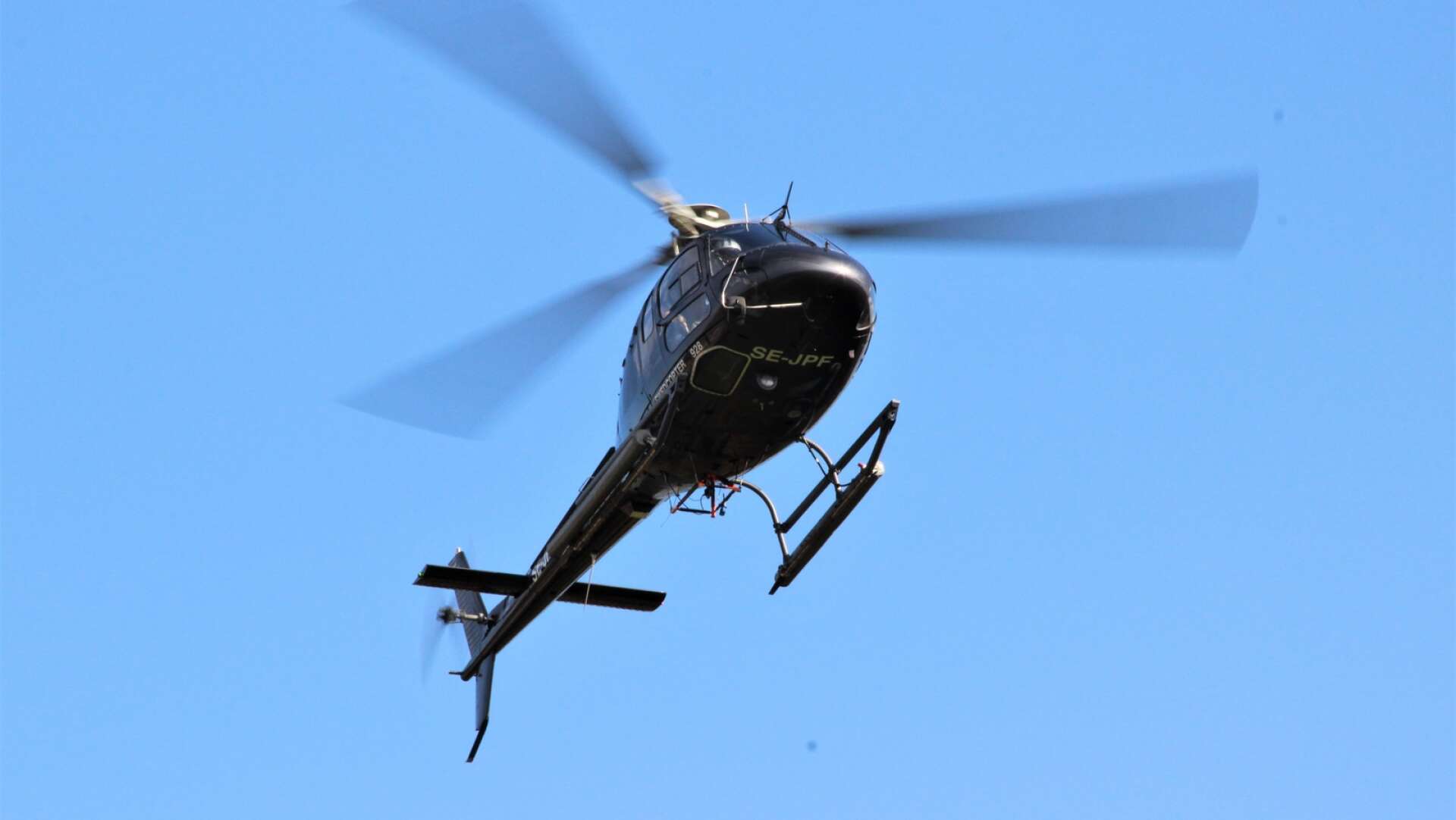 Helikopterflygning vid fjolårets marknad.