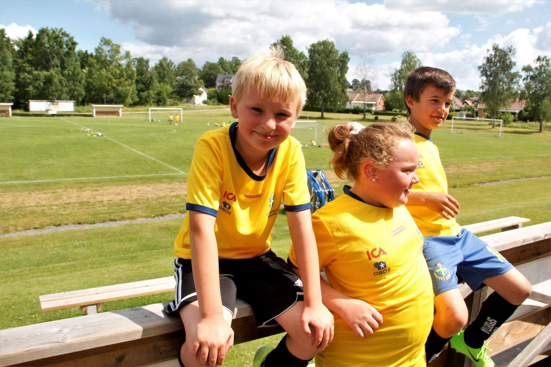 Åttaårige Frank Gustafsson gillar att spela fotboll och började spela i Tösse IF för ett år sen. Salli Niemi och Elias Karlsson har spelat fotboll i cirka tre år.