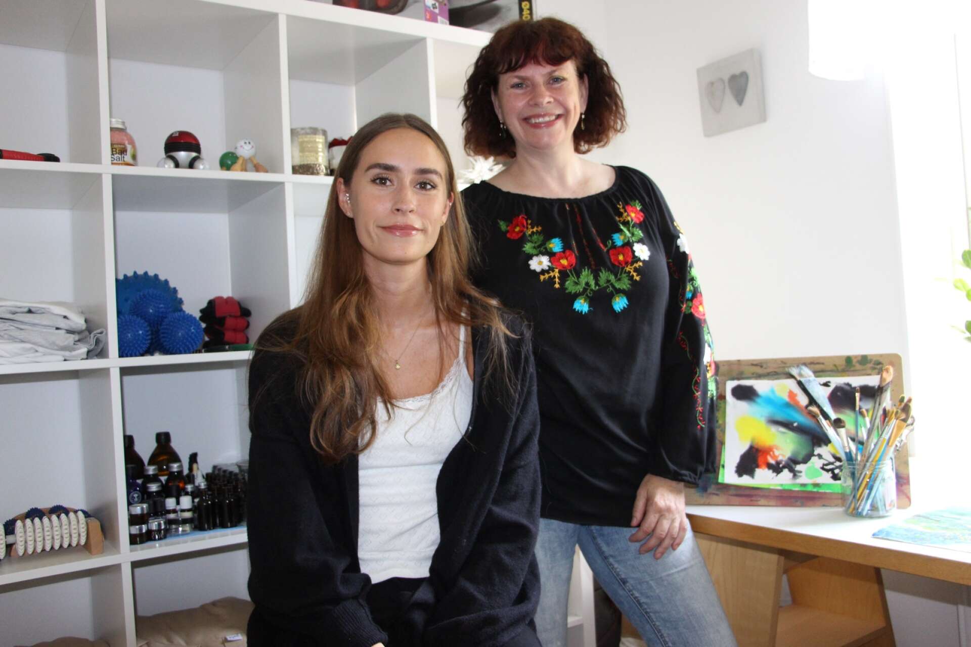 Maya Lindvall och Lotten Svensson har tagit initiativet att hjälpa ukrainska flyktingar.