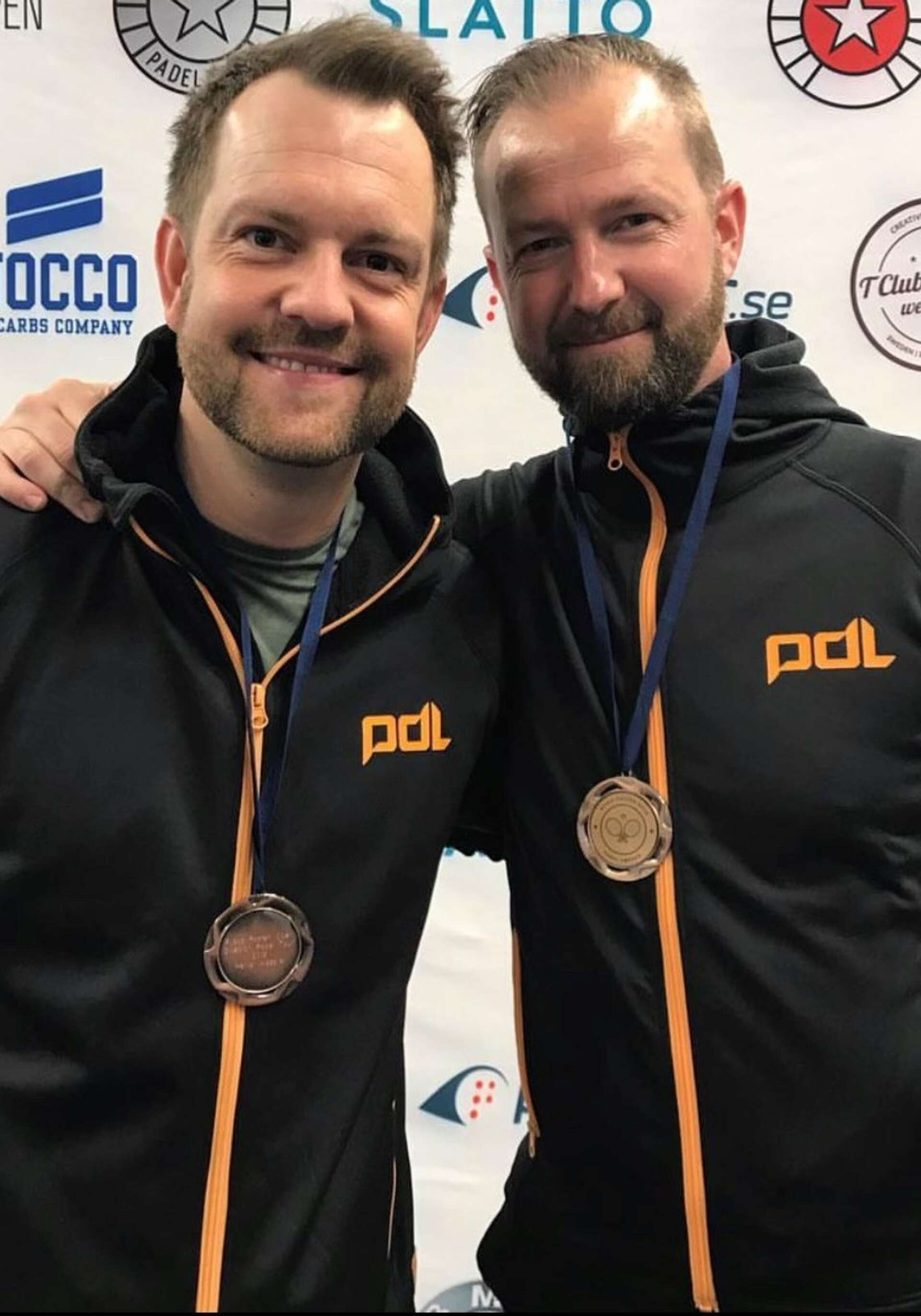 Padelduon Per Hjalmarsson och Stefan Nilsson har vunnit flera medaljer tillsammans. En av de större framgångarna var 2019 när Hjalmarsson och Nilsson var med och vann brons på lag-SM 2019 med PDL.