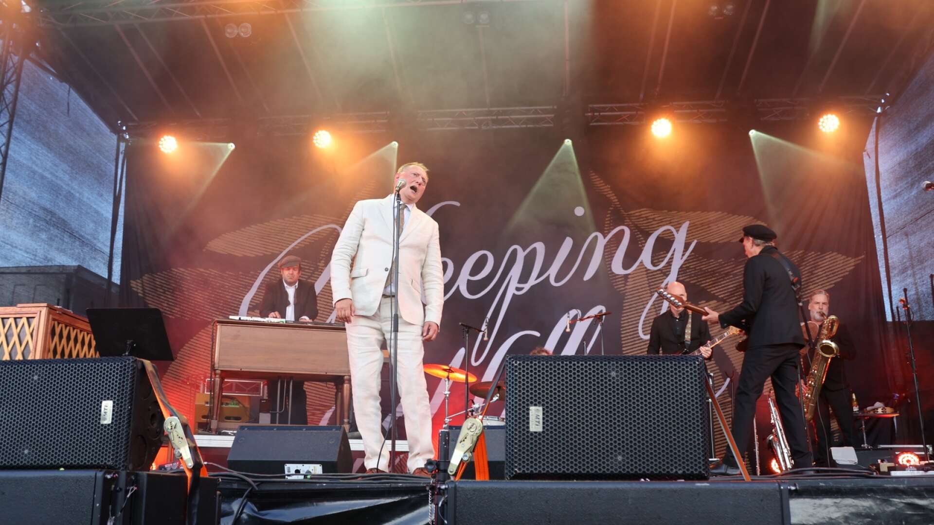 Sångaren Magnus Carlsson och bandet Weeping Willows gästade Countryfestivalen i Ed och bjöd på fantastisk underhållning.