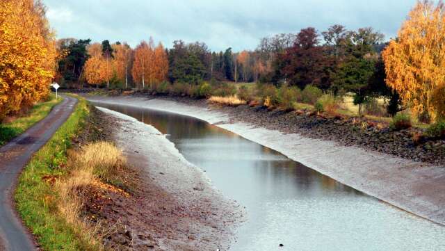 Göta kanal tömdes den 29 september på vatten och nu har ett trettiotal renoveringar påbörjats.