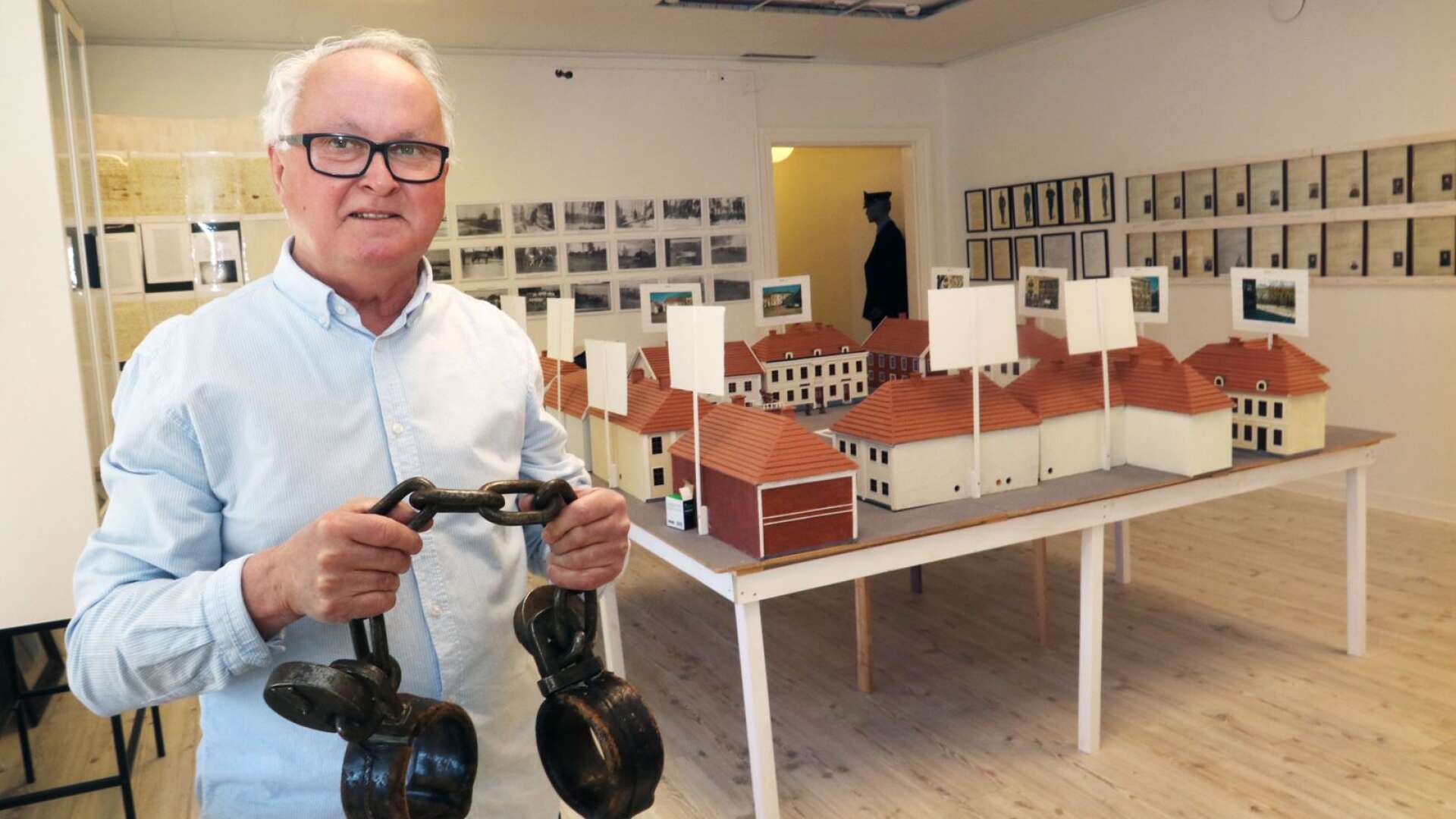 Thomas Olsson har länge velat starta ett museum om gamla fängelset i Mariestad. I sommar hoppas han kunna ta emot besökare i den gamla tingssalen på gamla fängelset.