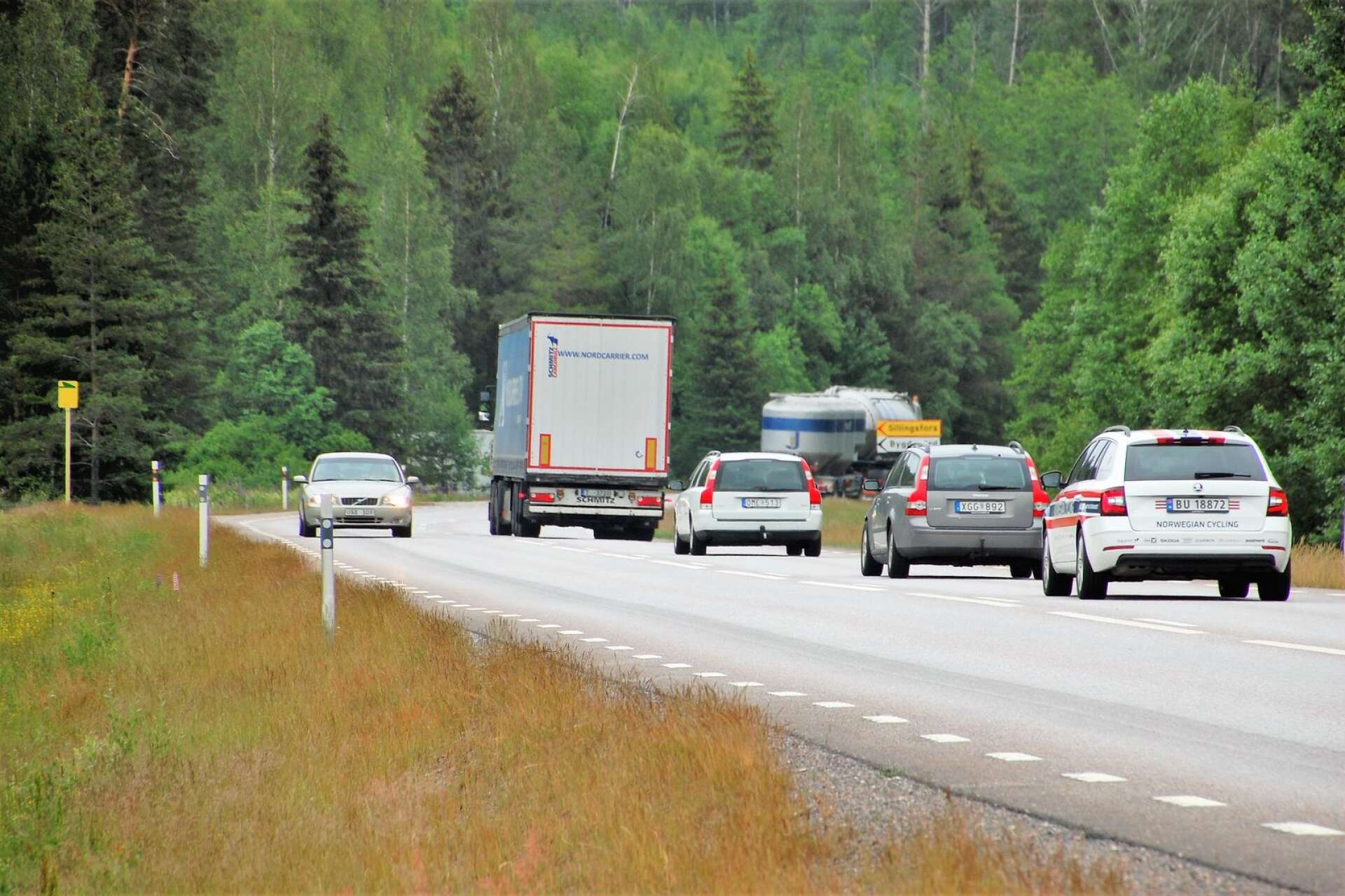 Vi har vägar med skrämmande höga olyckstal. Vi vill särskilt peka på E18-sträckan Valnäs-Töcksfors, skriver Stina Höök och Åsa Johansson.