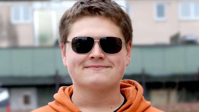 Oskar Gustafsson, 17, Hova