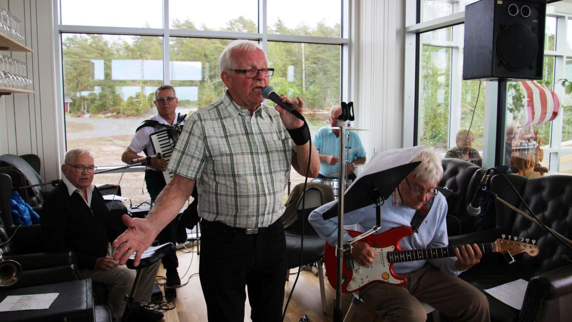 Bengt Buskas orkester underhöll till maten.
