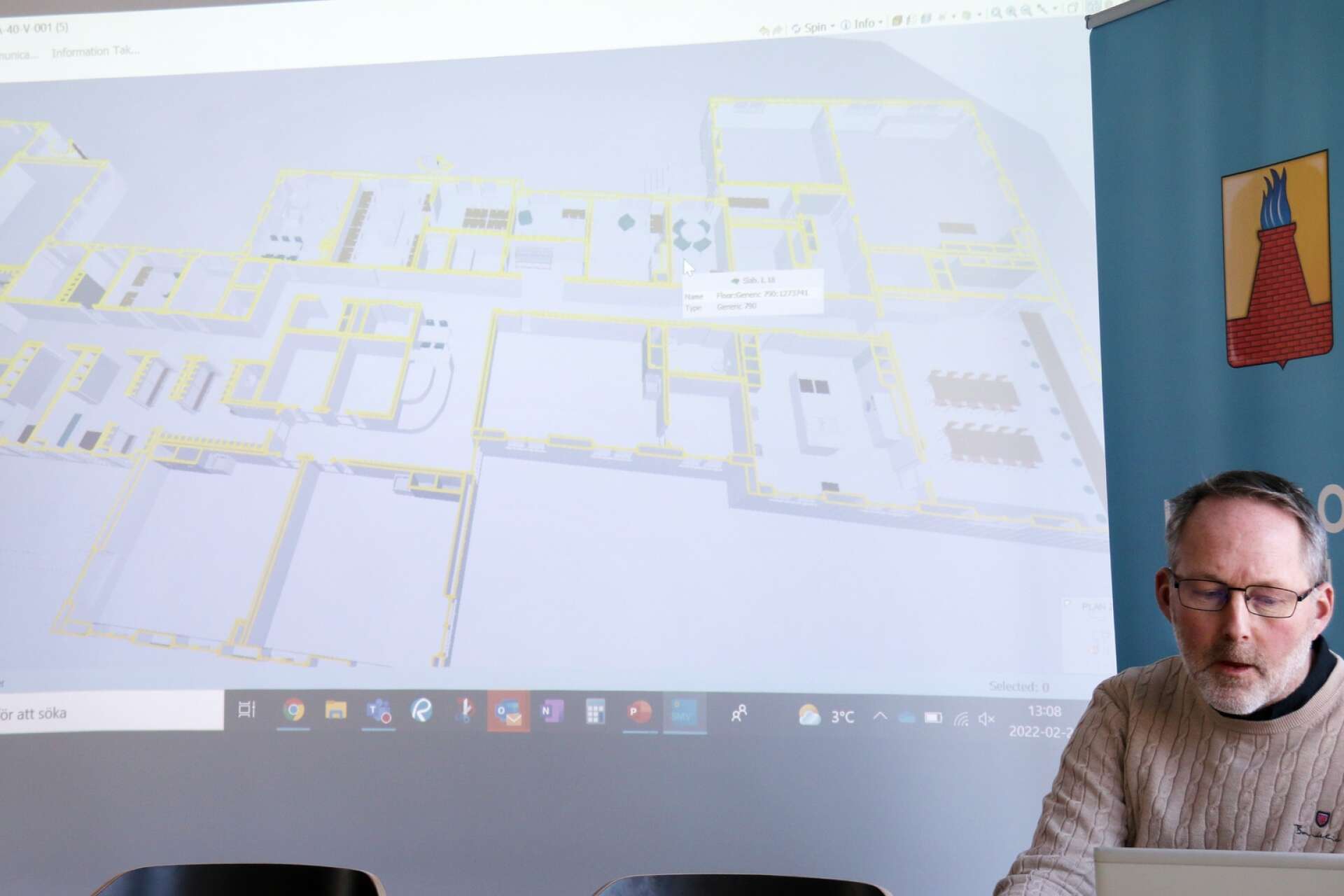 Staffan Call på Brixly presenterar projektet och visade bilder i både 2D och 3D för hur man tänker sig utbyggnationen av Råda skola, som när den är färdig blir mer än dubbelt så stor.