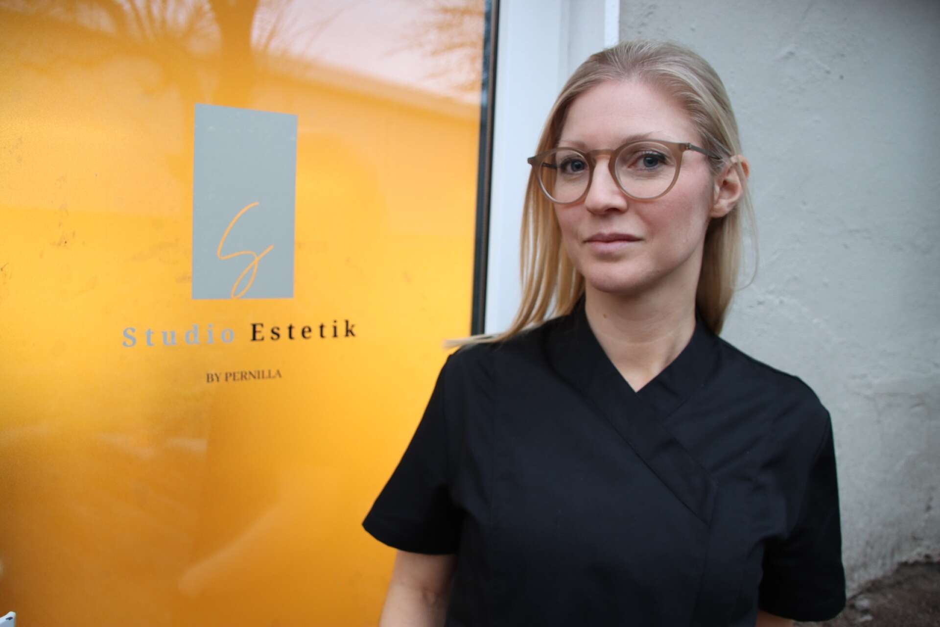 Pernilla Skoog har startat företaget Studio estetik by Pernilla i Storfors. Hon inriktar sig på att göra fillers och muskelavslappnande behandlingar i ansiktet. 