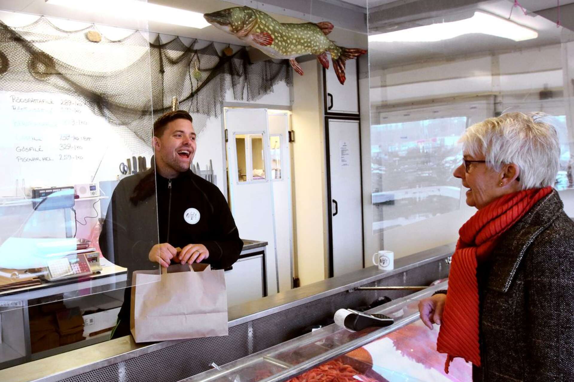 Robin Bejrö har drivit Bejrö fisk- och skaldjur i sju år – nu meddelar han att han stänger butiken. 