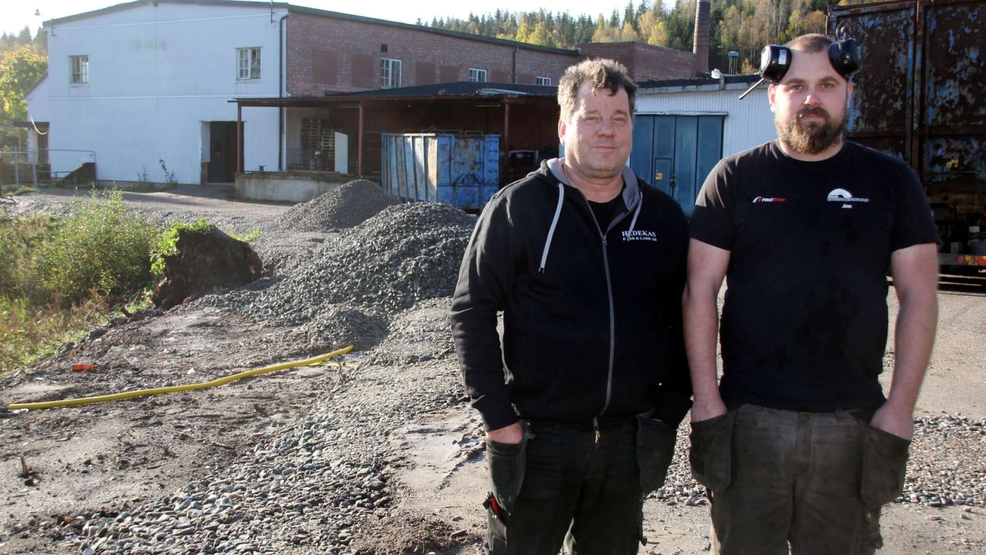 Johan Ljungberg och Jim Leijon är nya fastighetsägare av fabriken i Stigen.