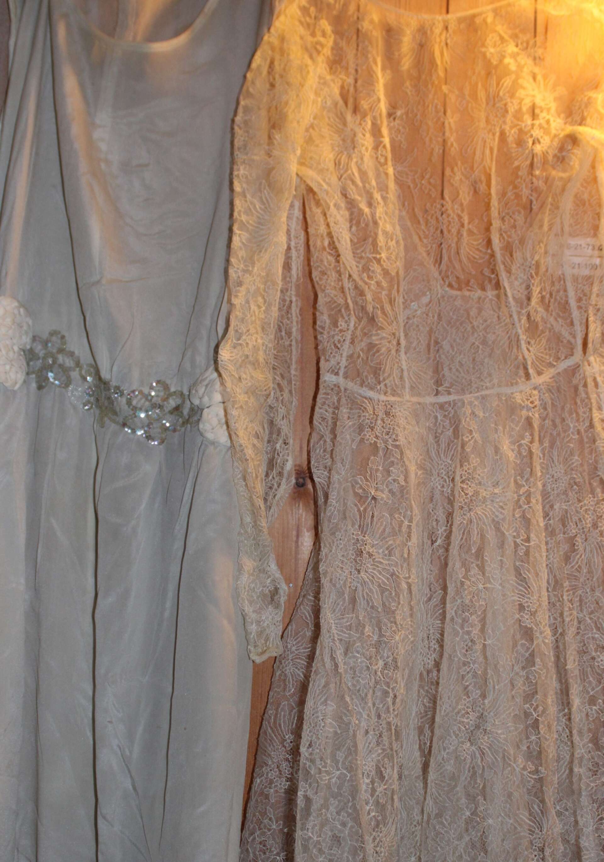 Här är bröllopsklänningarna som söker ägare.