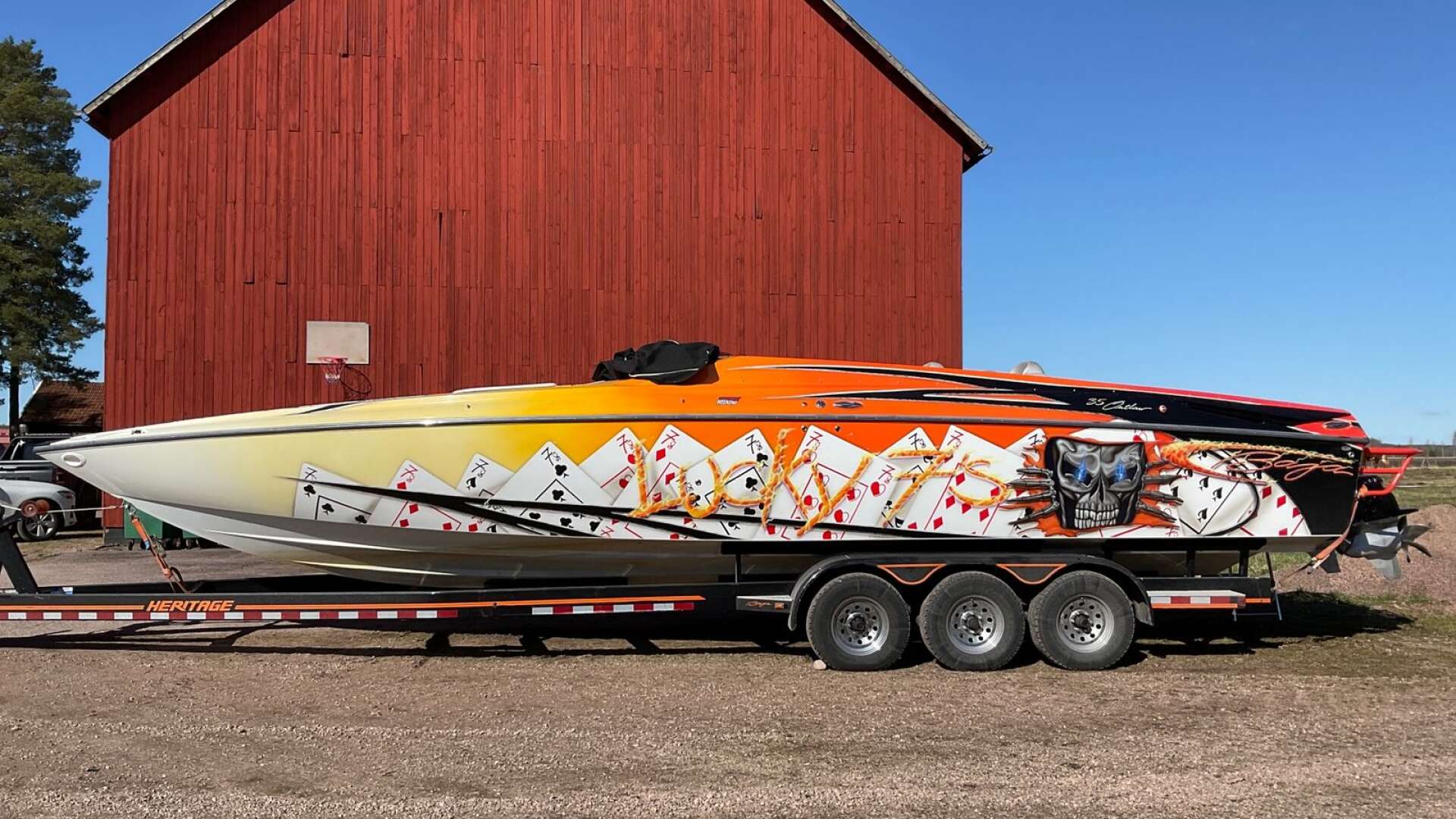 Powerboat Baja 35 Outlaw Lucky 7s.