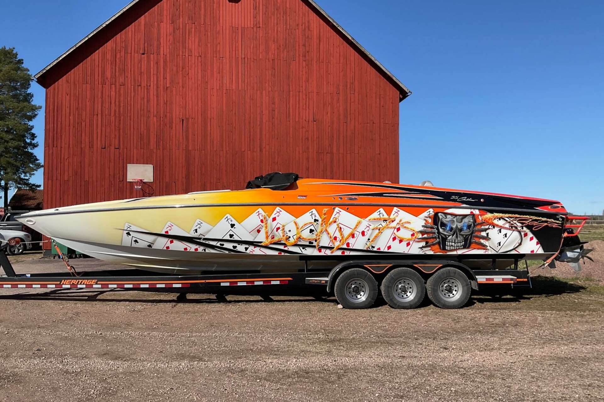 Powerboat Baja 35 Outlaw Lucky 7s.